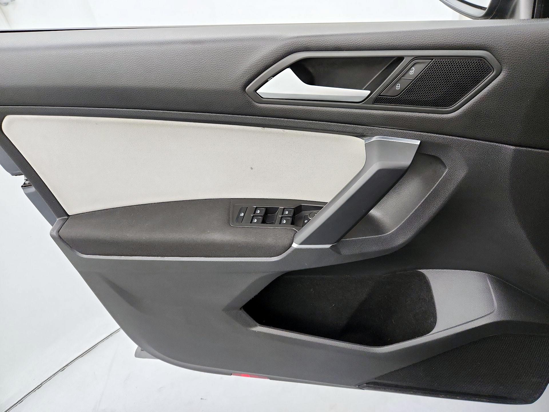 Thumbnail: 2020 Volkswagen Tiguan - 12