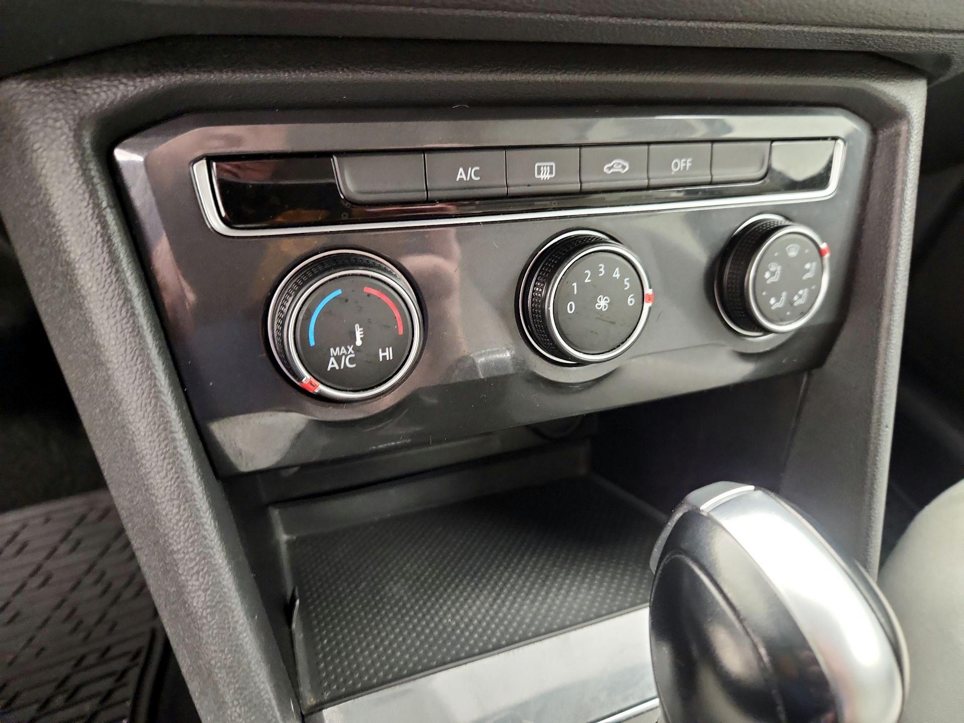 Thumbnail: 2020 Volkswagen Tiguan - 16