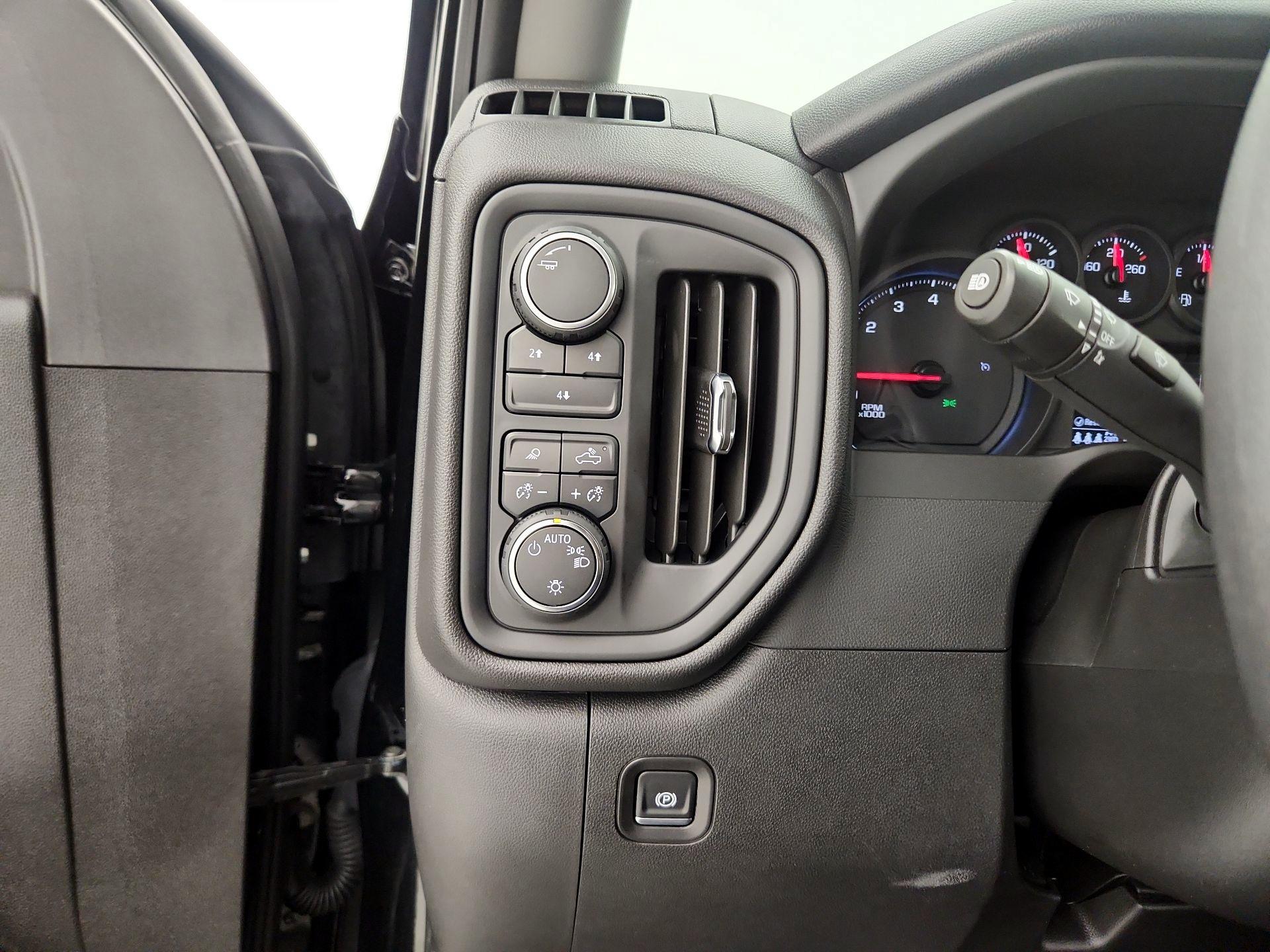 Thumbnail: 2025 Chevrolet Silverado 2500 - 13
