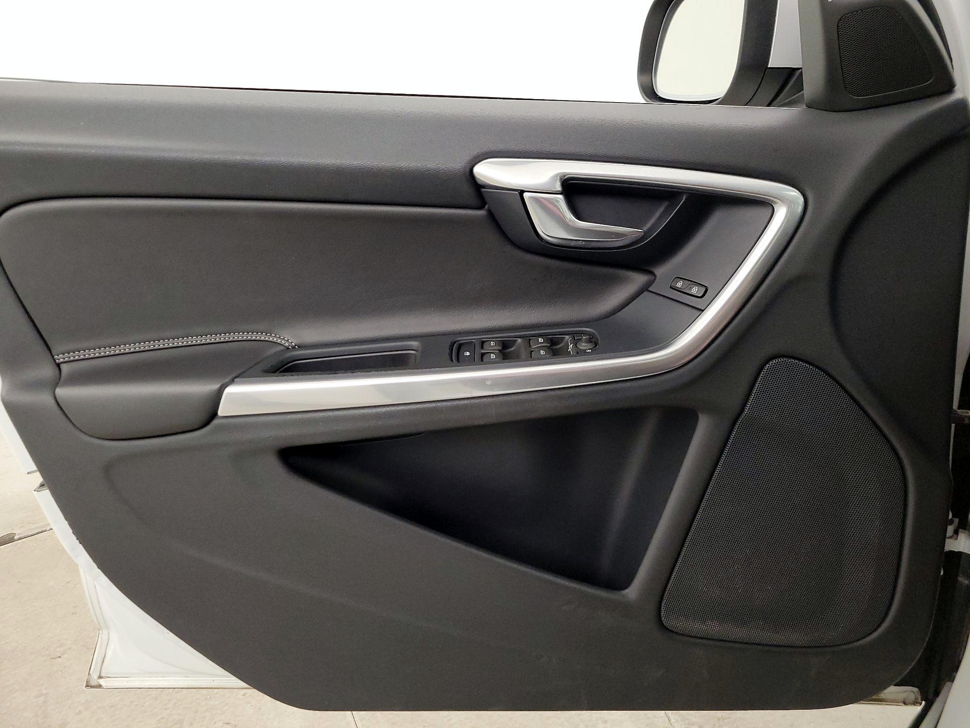 Thumbnail: 2016 Volvo S60 - 12