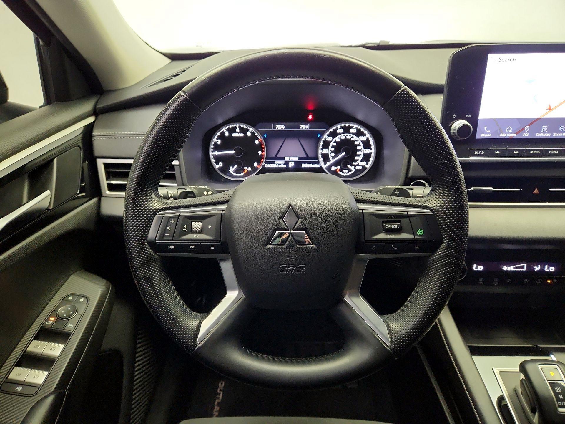 Thumbnail: 2022 Mitsubishi Outlander - 10