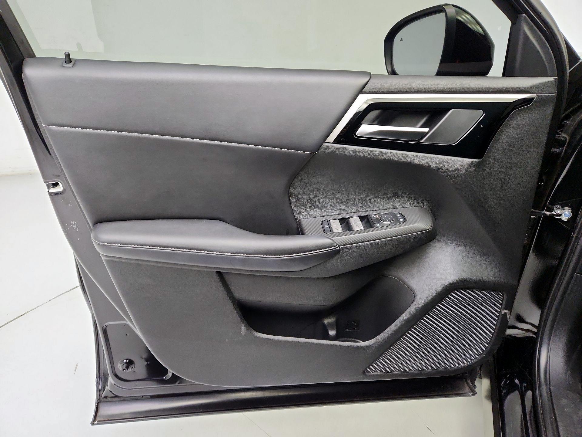 Thumbnail: 2022 Mitsubishi Outlander - 12