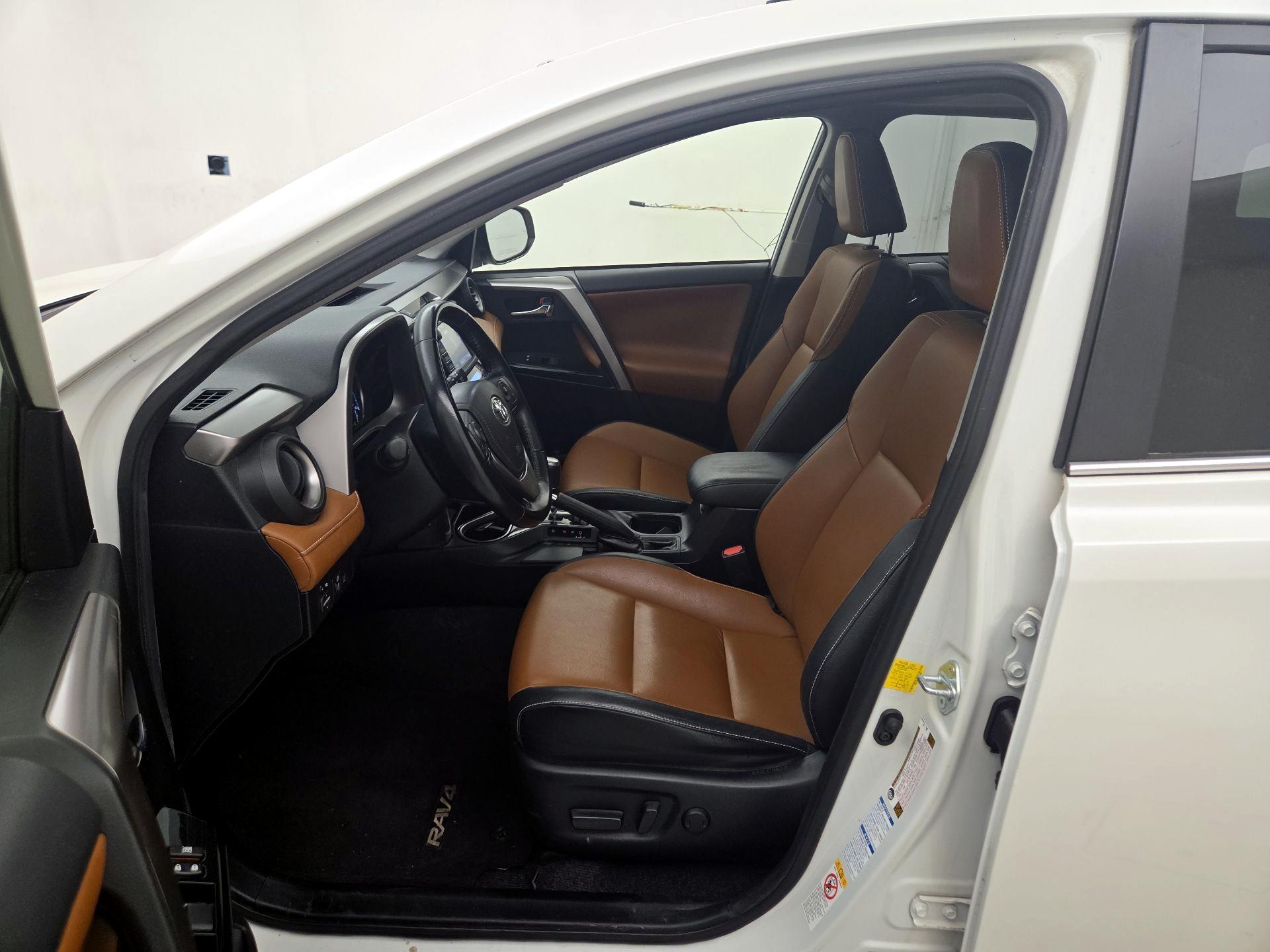 Thumbnail: 2016 Toyota RAV4 - 11