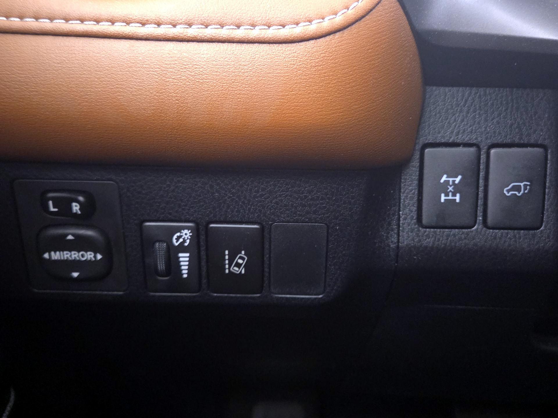 Thumbnail: 2016 Toyota RAV4 - 13