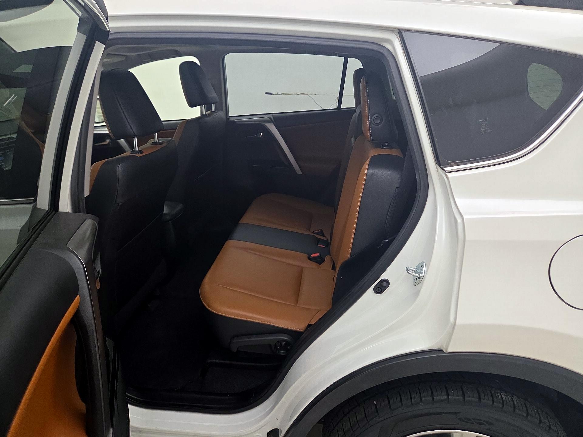 Thumbnail: 2016 Toyota RAV4 - 20