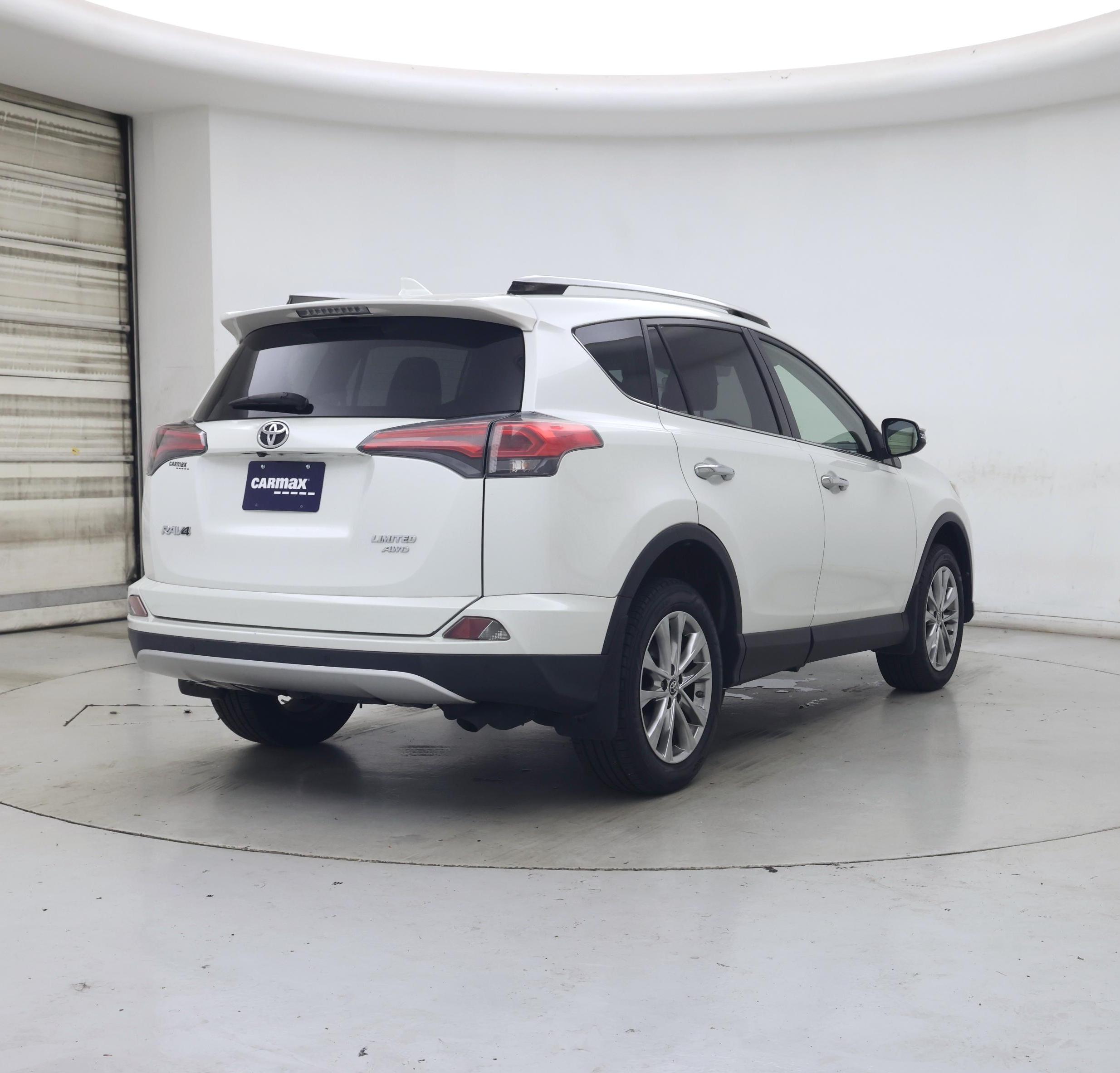 Thumbnail: 2016 Toyota RAV4 - 8