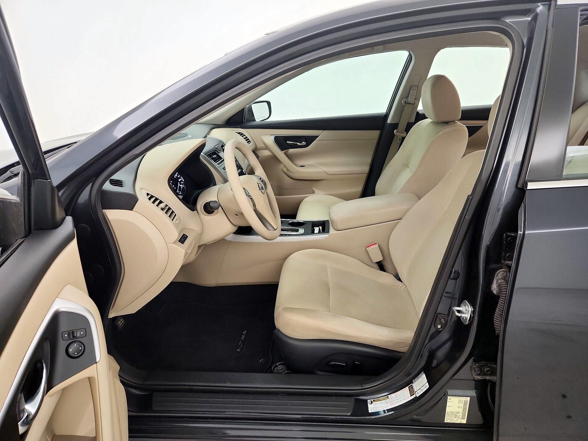 Thumbnail: 2015 Nissan Altima - 11
