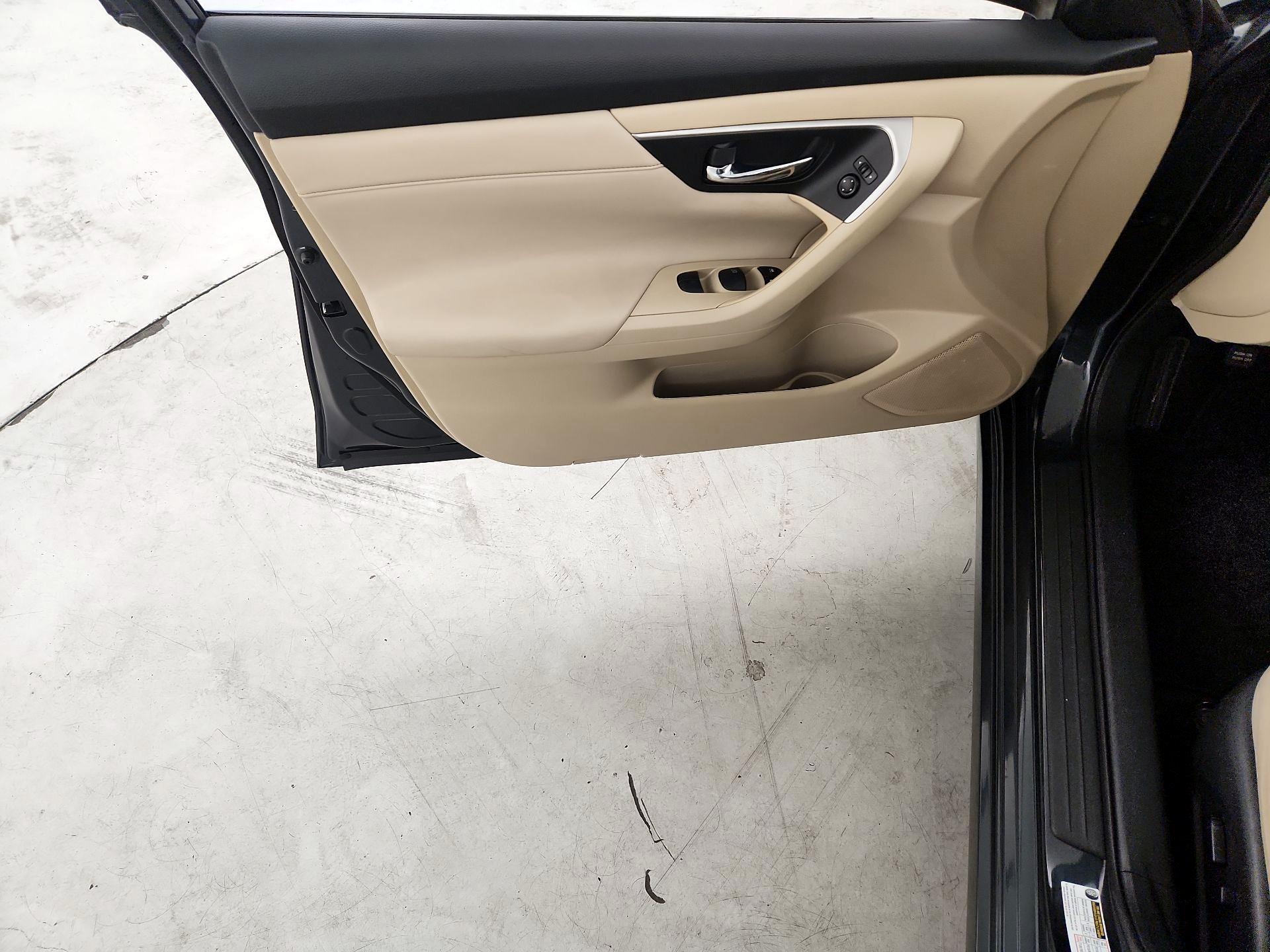 Thumbnail: 2015 Nissan Altima - 12