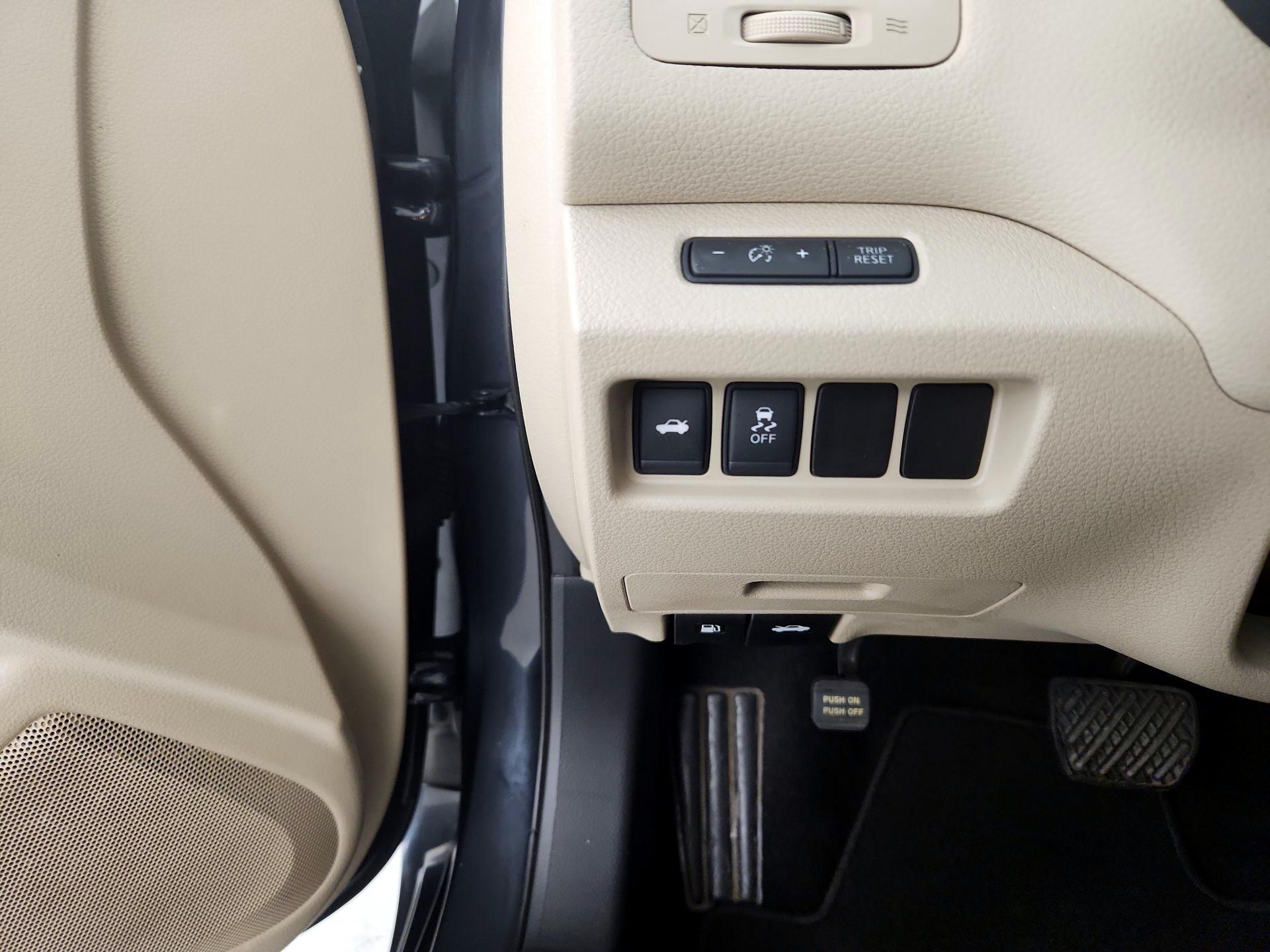 Thumbnail: 2015 Nissan Altima - 13