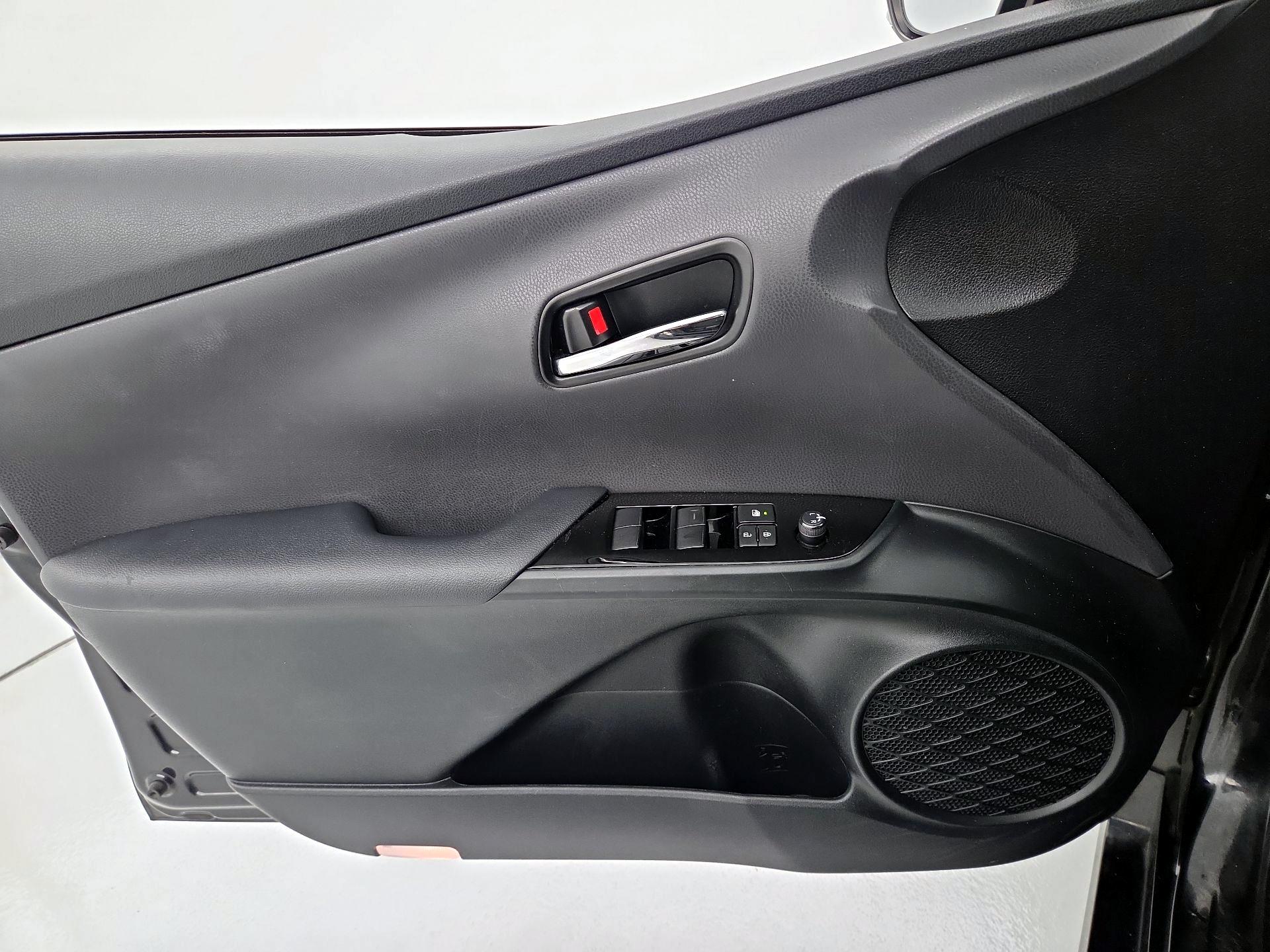 Thumbnail: 2021 Toyota Prius - 12