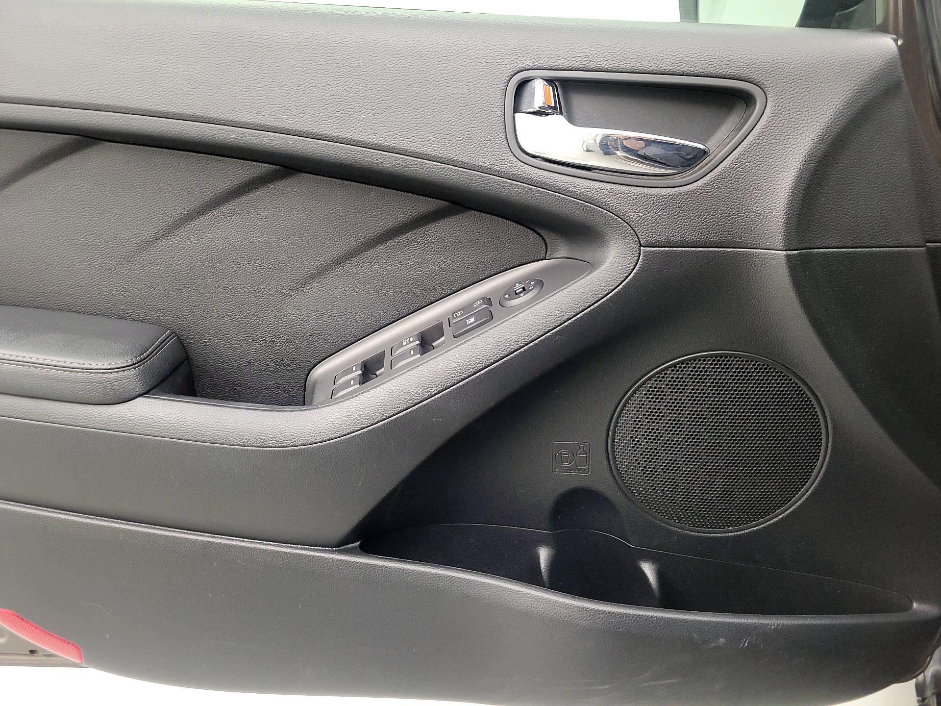 Thumbnail: 2015 Kia Forte - 12