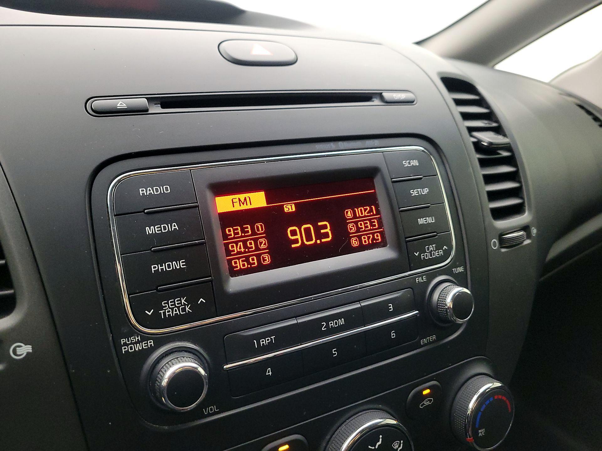 Thumbnail: 2015 Kia Forte - 14