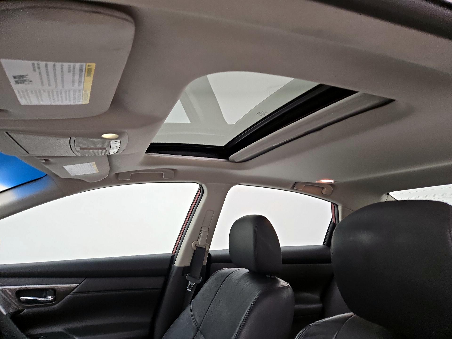 Thumbnail: 2015 Nissan Altima - 20