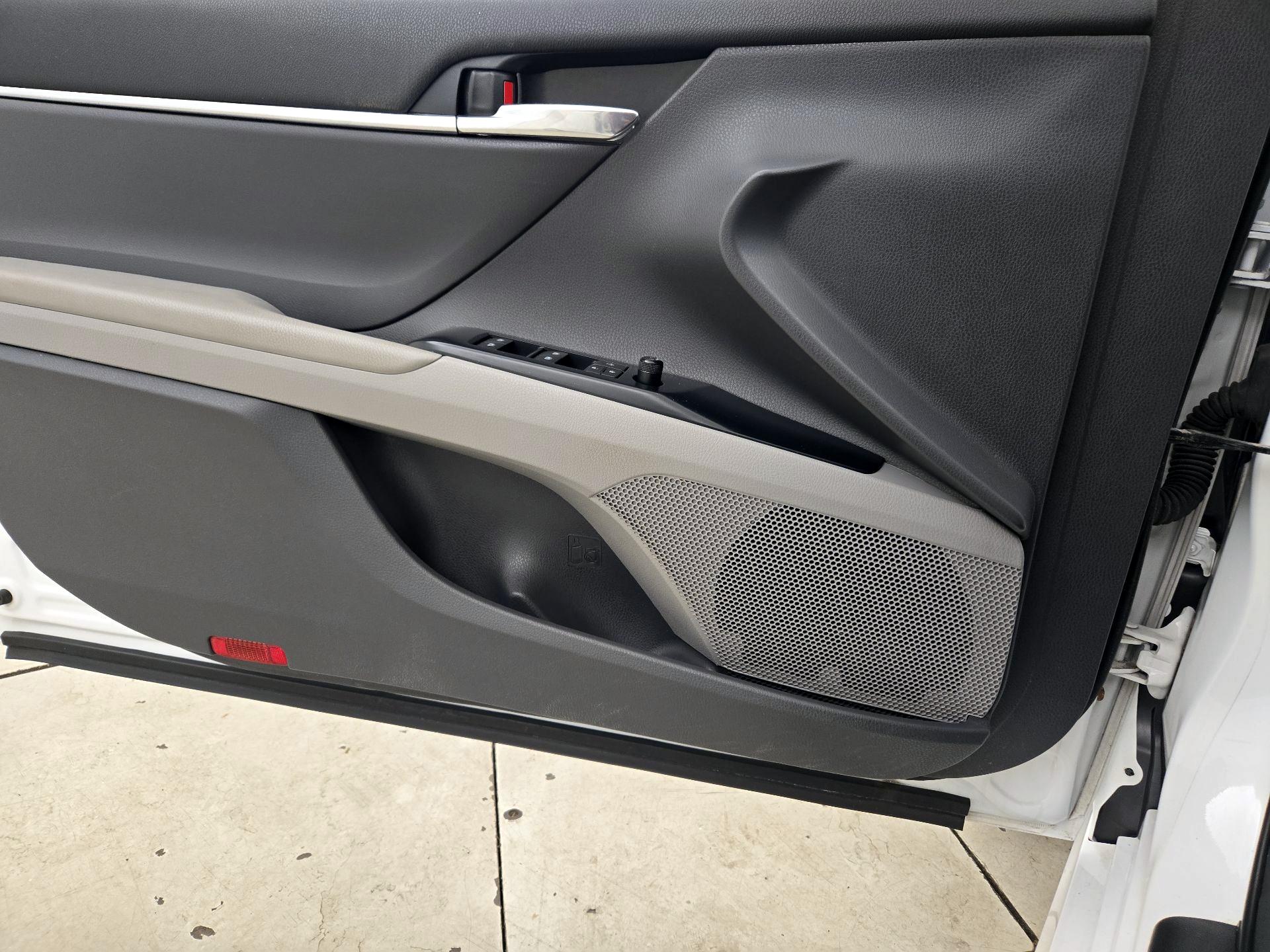 Thumbnail: 2020 Toyota Camry - 12