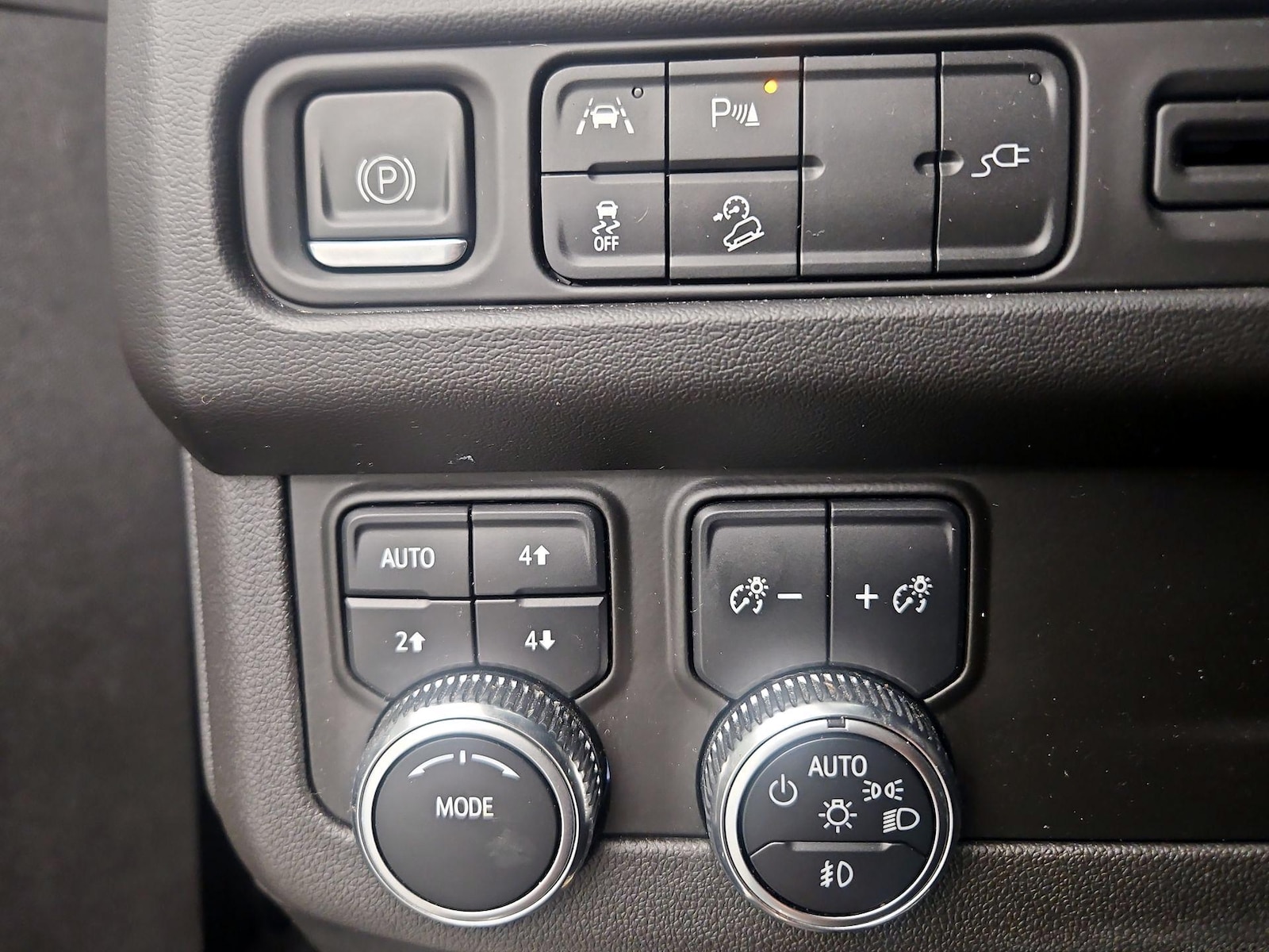 2021 GMC Yukon AT4 - Photo 12