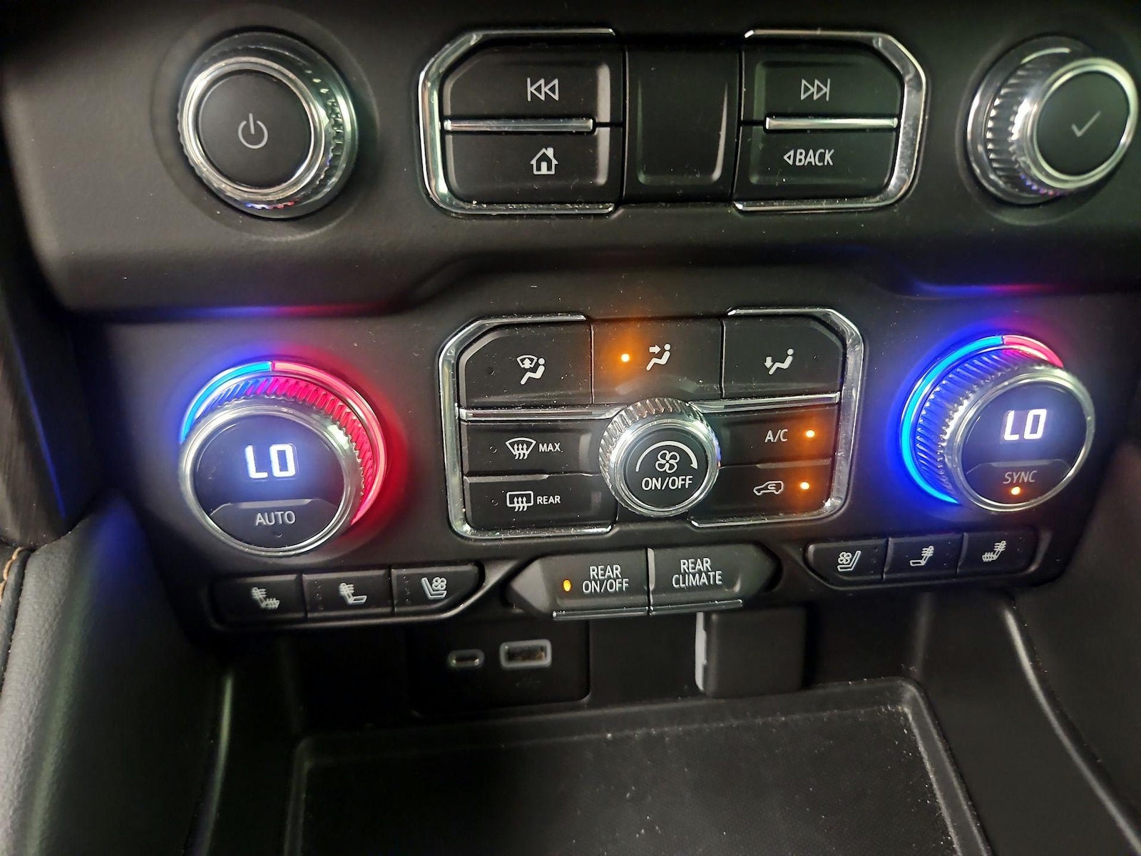 2021 GMC Yukon AT4 - Photo 15