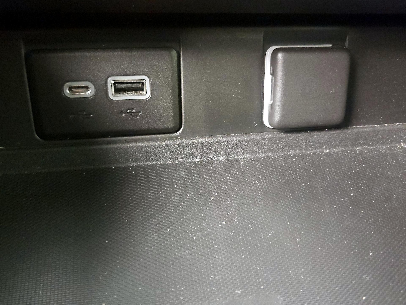 2021 GMC Yukon AT4 - Photo 17