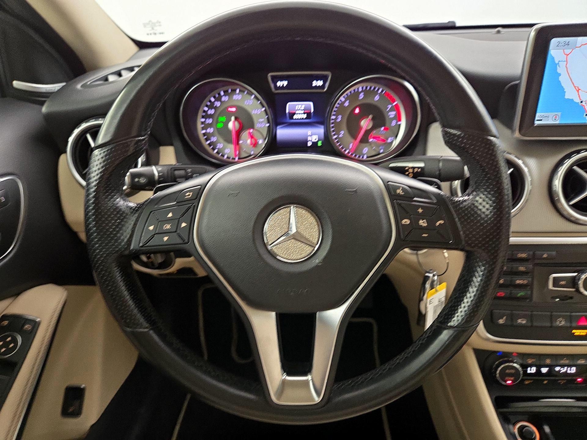 Thumbnail: 2015 Mercedes-Benz GLA - 10