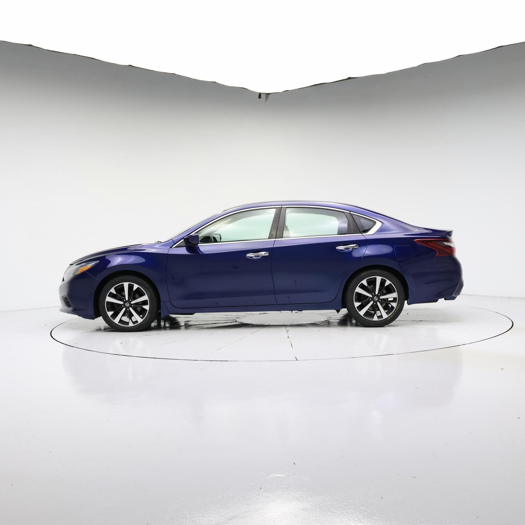 Thumbnail: 2018 Nissan Altima - 3