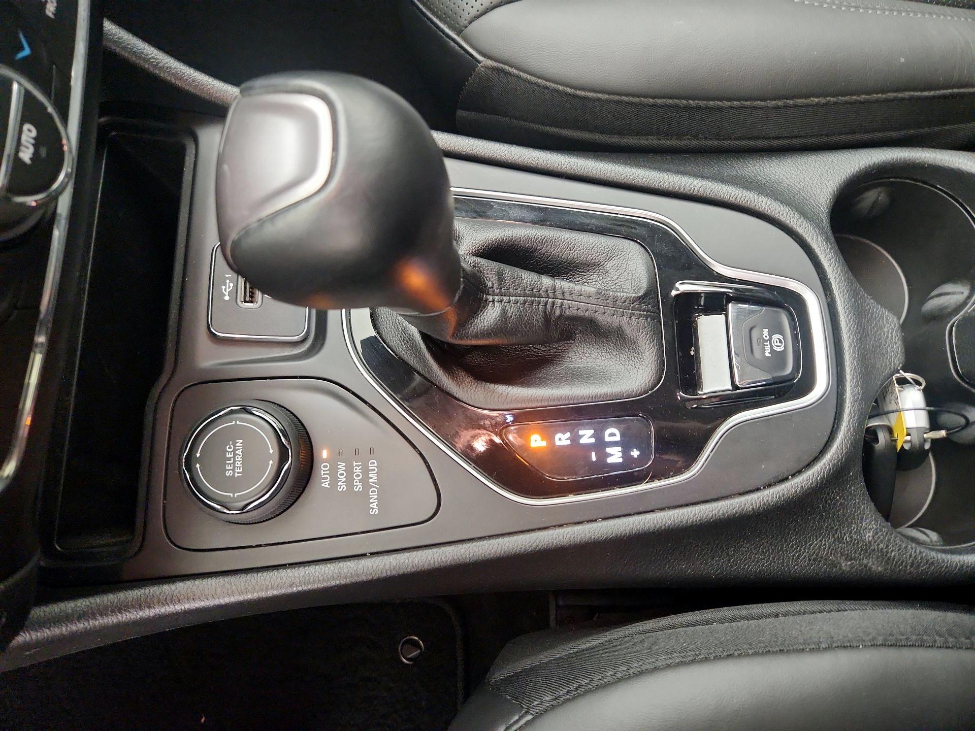 Thumbnail: 2021 Jeep Cherokee - 18