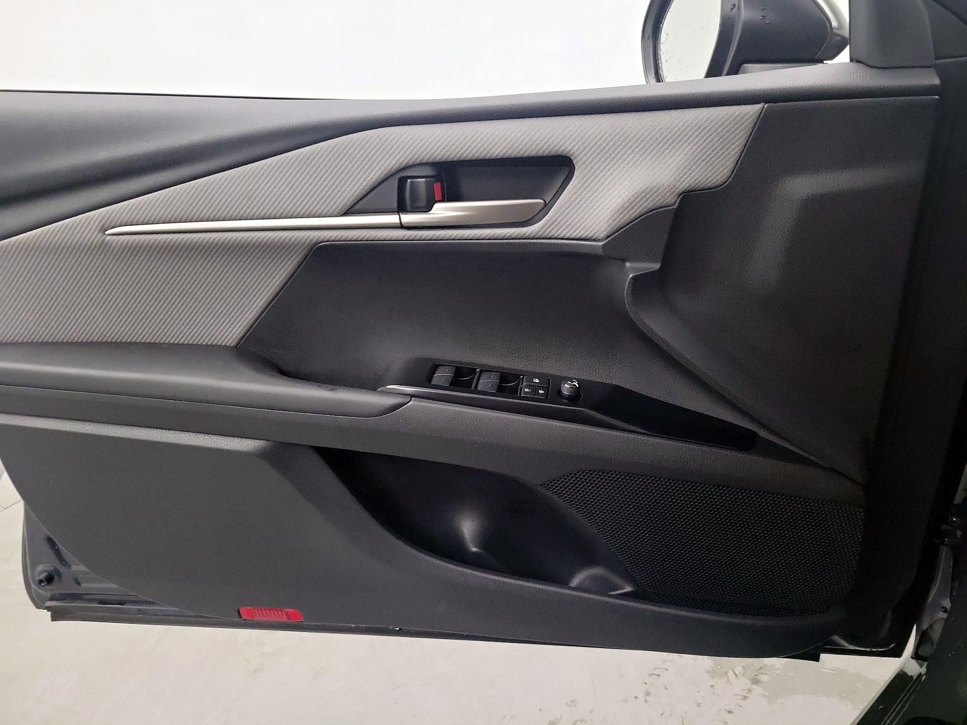Thumbnail: 2025 Toyota Camry - 10