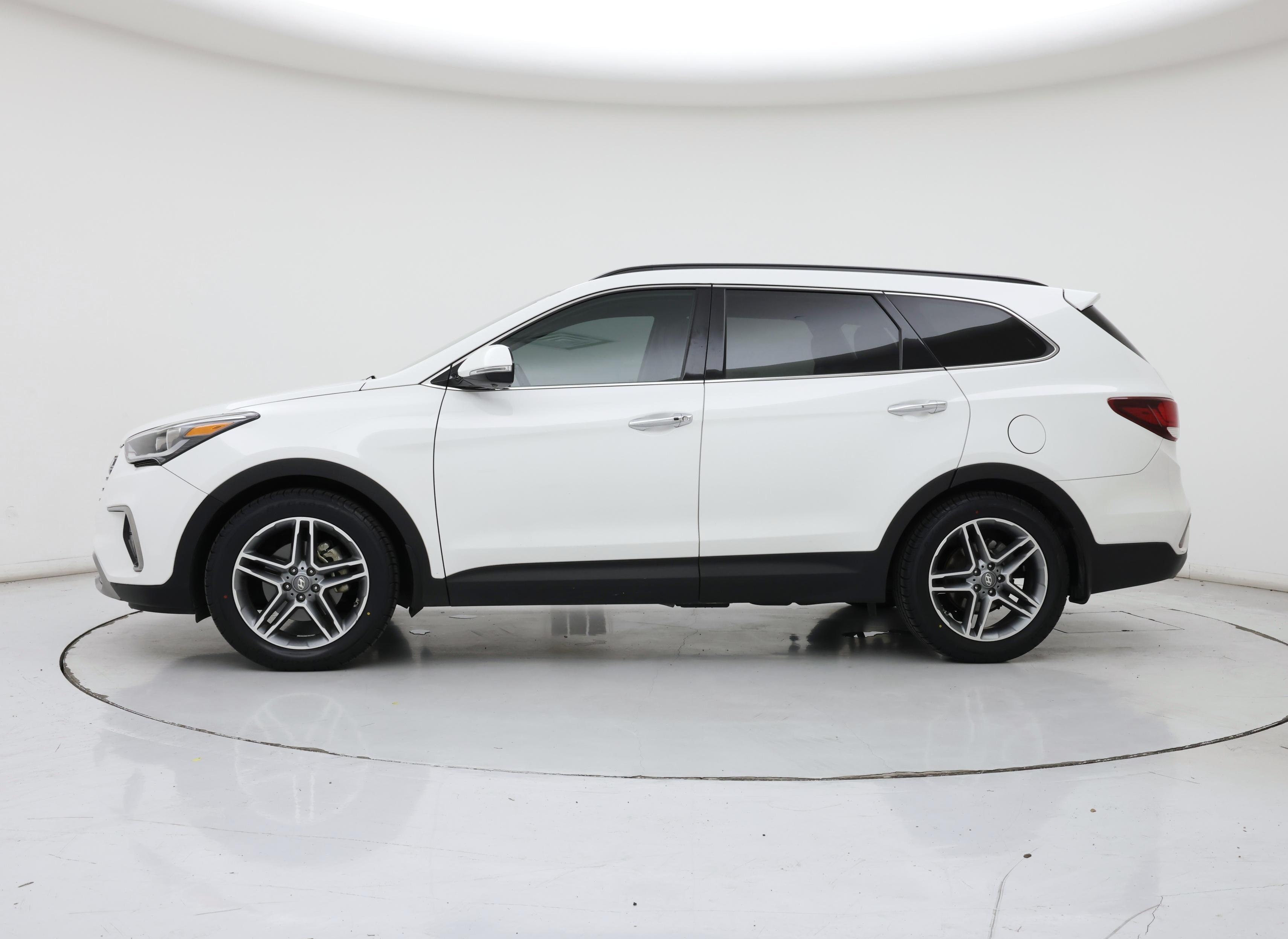 Thumbnail: 2017 Hyundai Santa Fe - 3