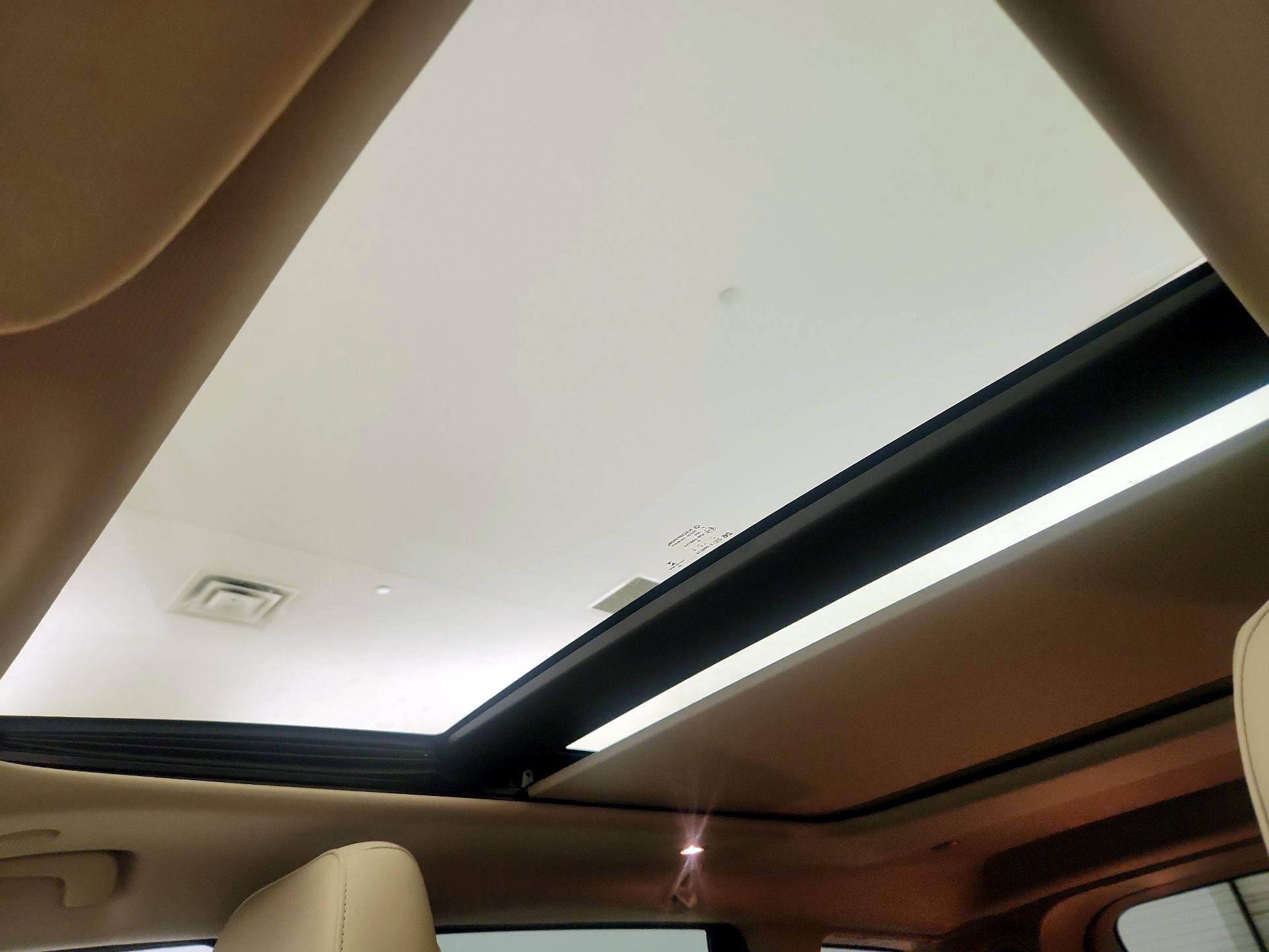 Thumbnail: 2020 Jeep Grand Cherokee - 20