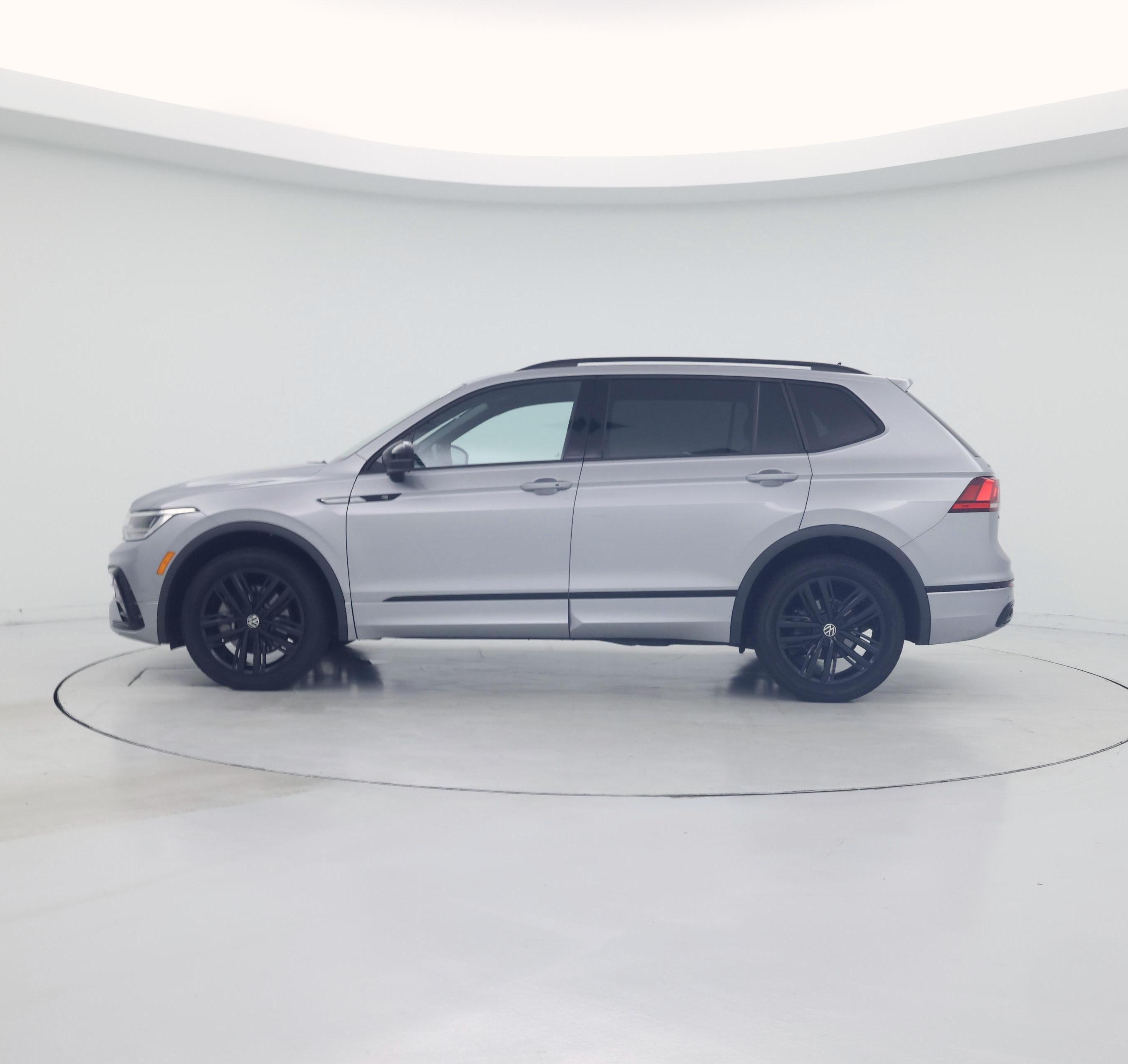 Thumbnail: 2022 Volkswagen Tiguan - 3