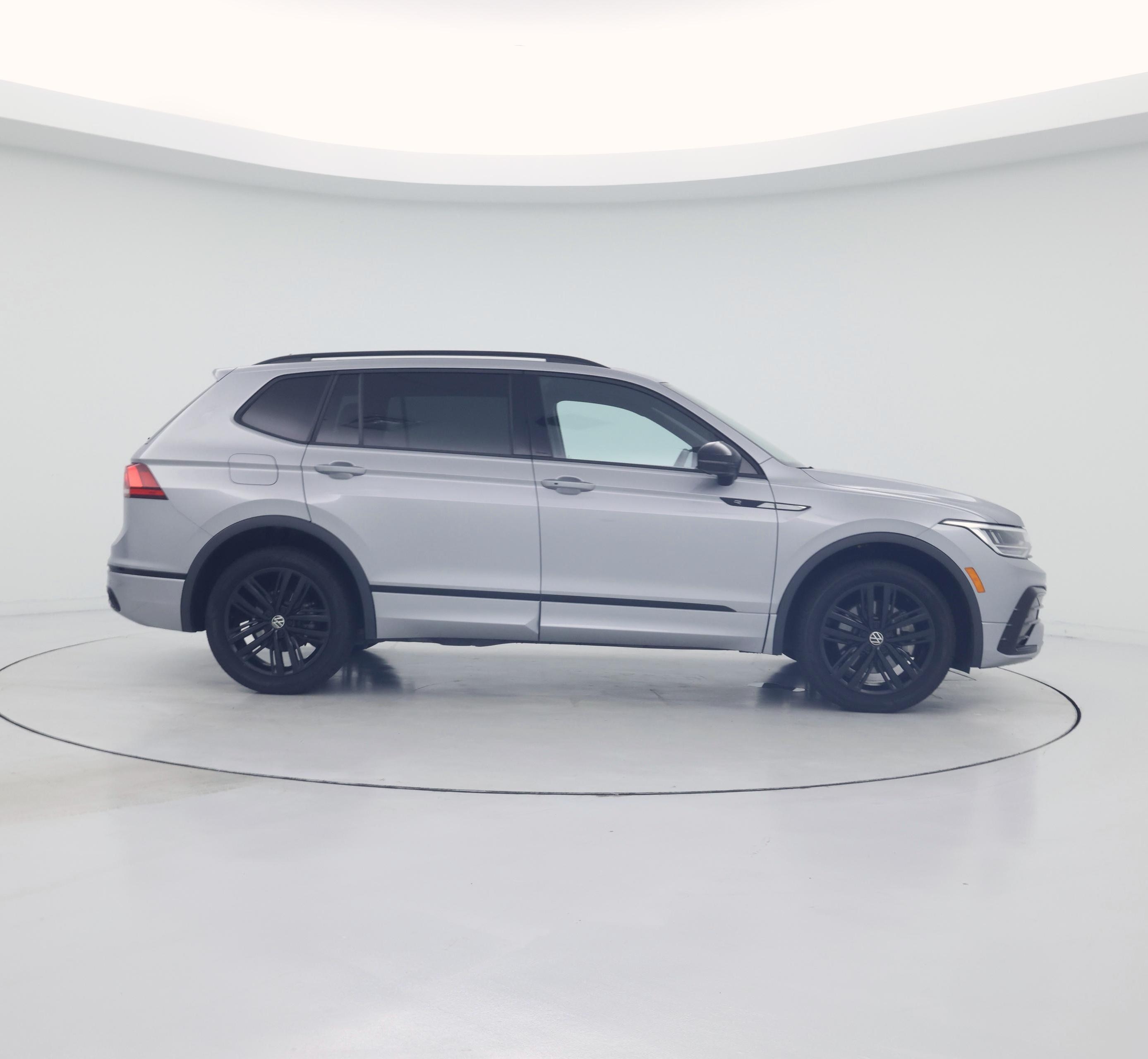 Thumbnail: 2022 Volkswagen Tiguan - 7
