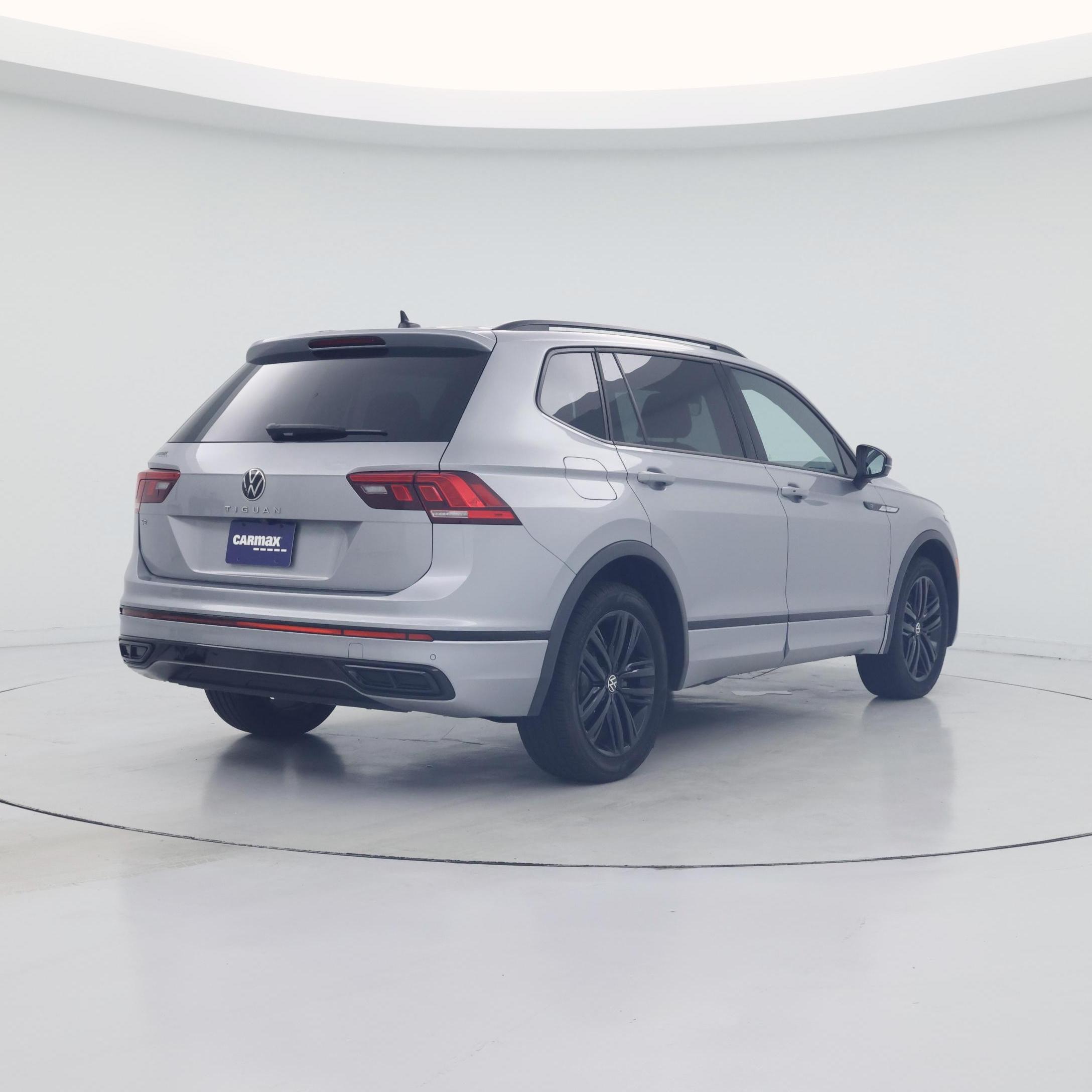 Thumbnail: 2022 Volkswagen Tiguan - 8