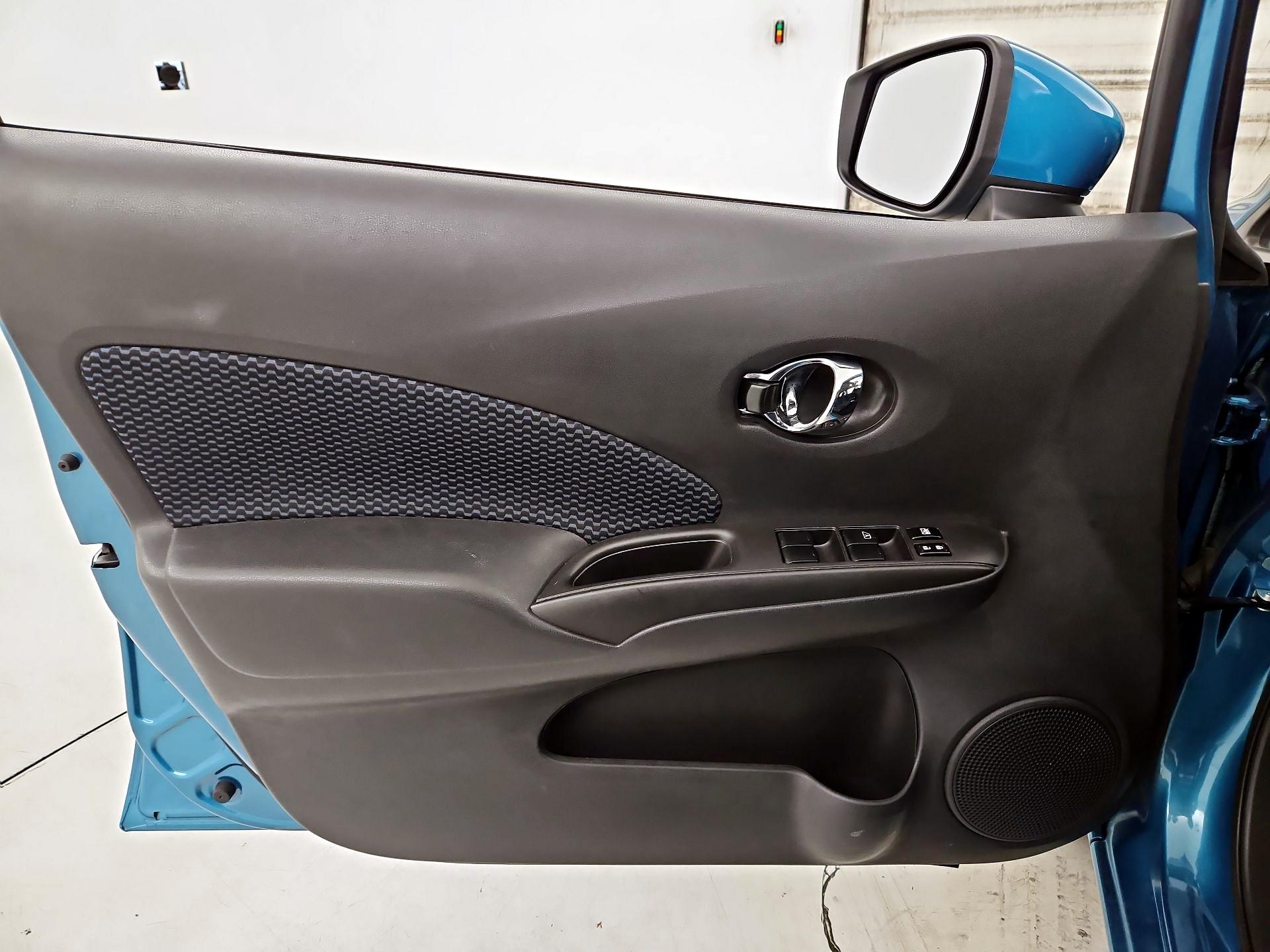 Thumbnail: 2015 Nissan Versa Note - 12