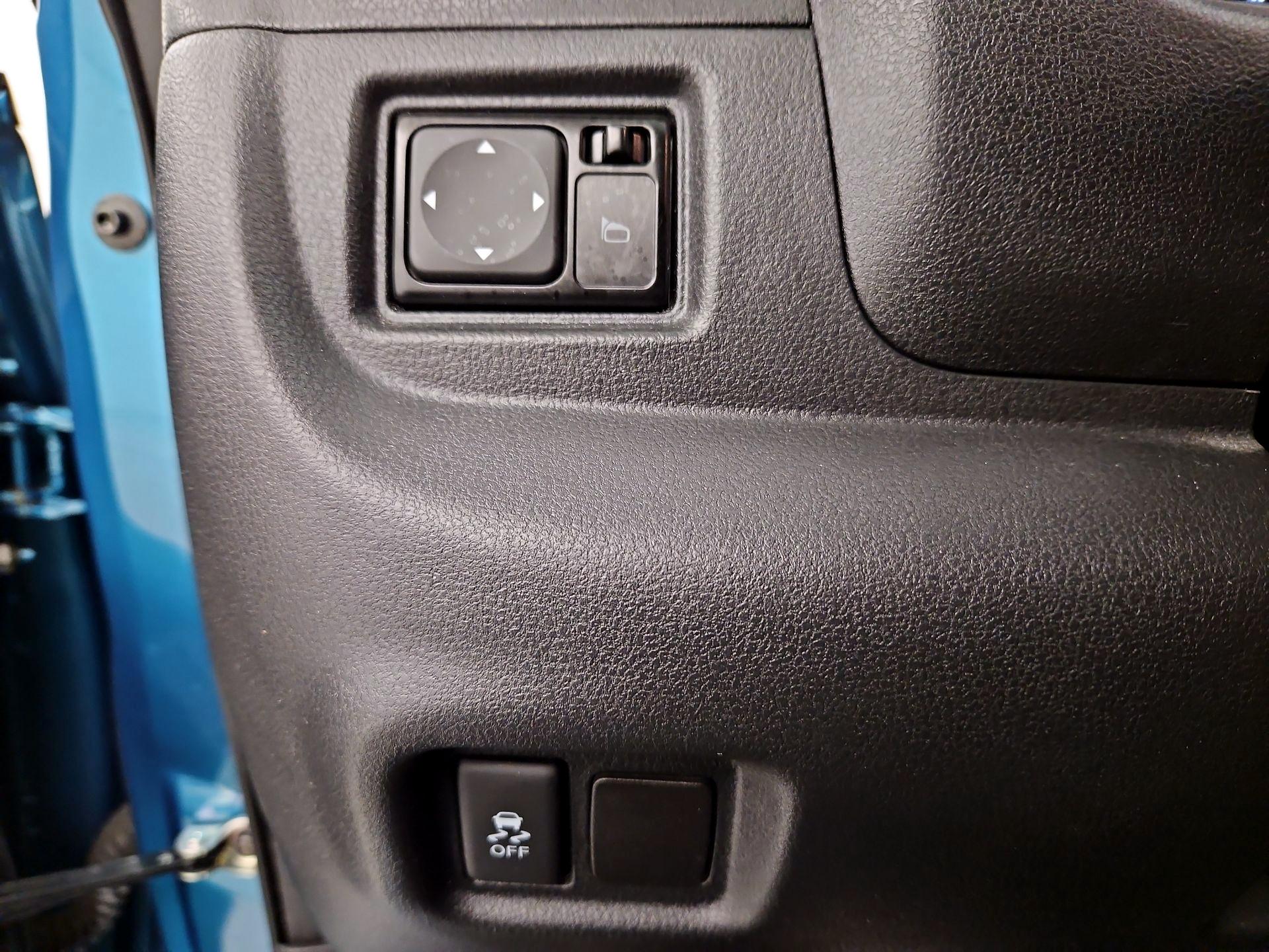Thumbnail: 2015 Nissan Versa Note - 13