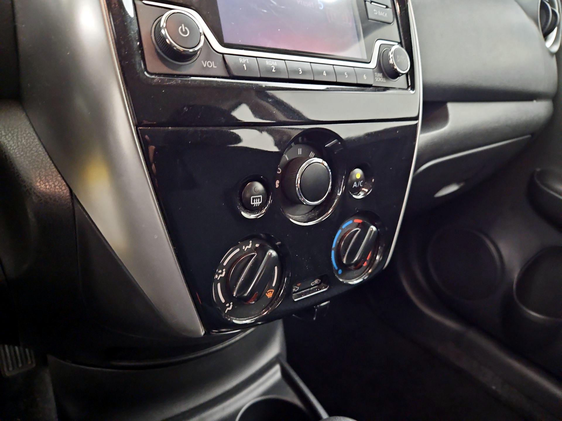 Thumbnail: 2015 Nissan Versa Note - 16