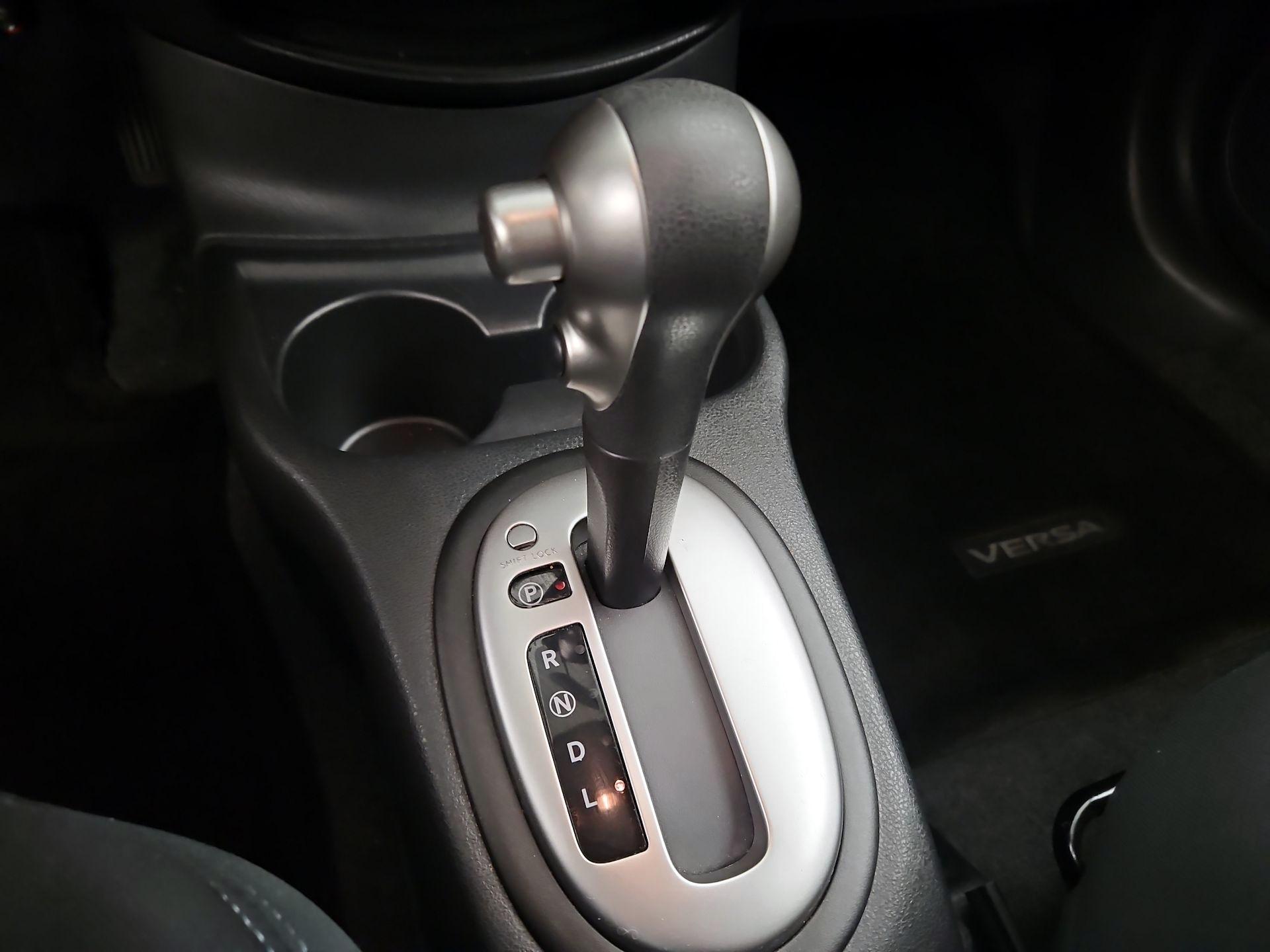 Thumbnail: 2015 Nissan Versa Note - 17