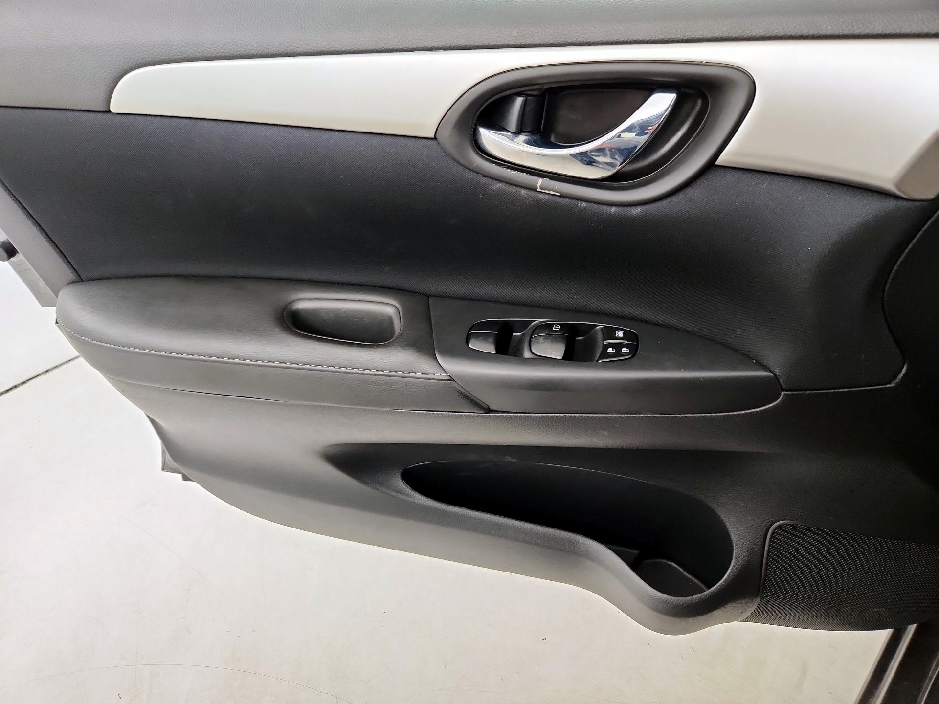Thumbnail: 2016 Nissan Sentra - 12