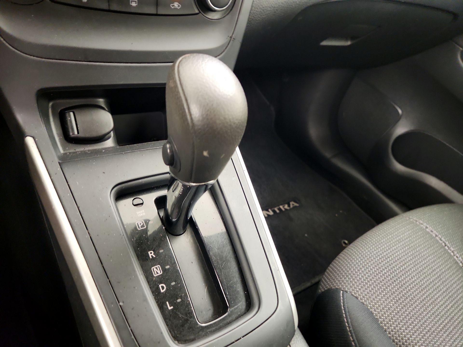 Thumbnail: 2016 Nissan Sentra - 16