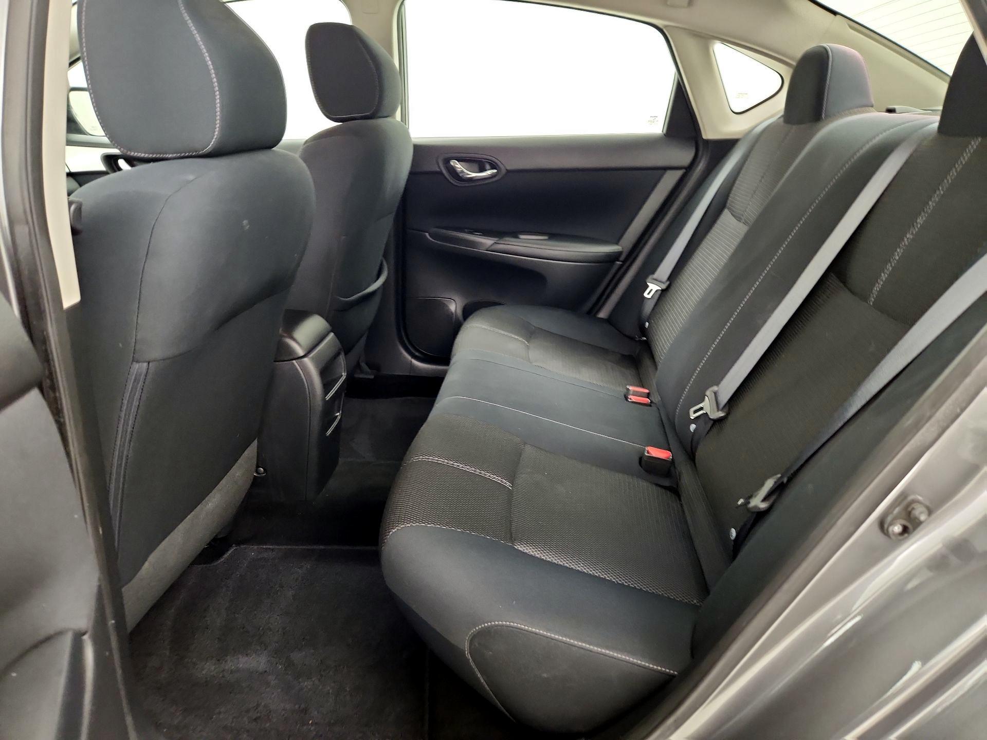 Thumbnail: 2016 Nissan Sentra - 18