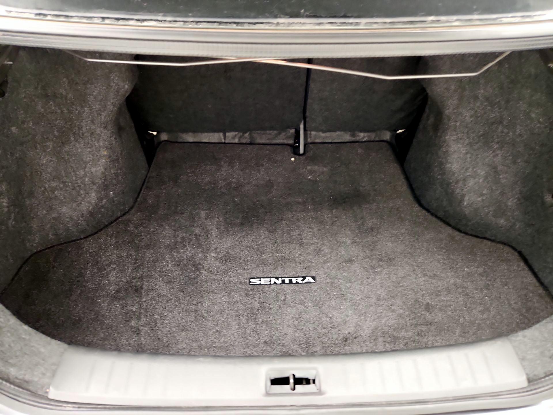 Thumbnail: 2016 Nissan Sentra - 19