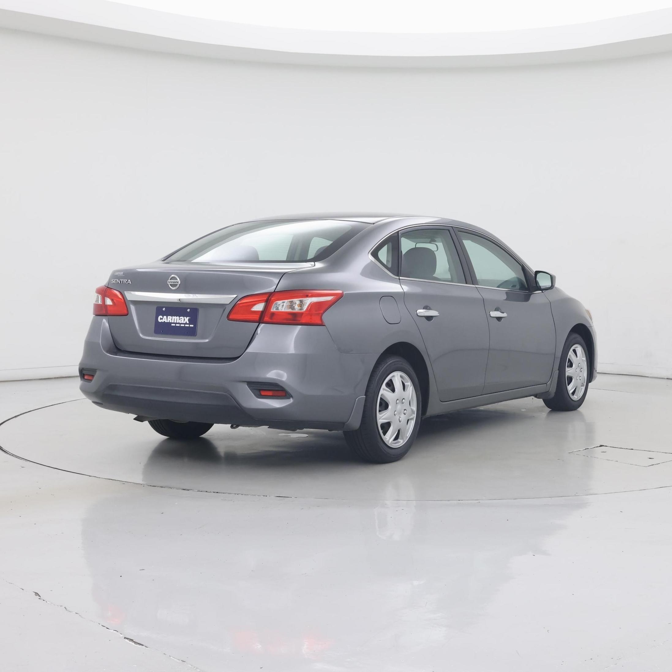Thumbnail: 2016 Nissan Sentra - 8