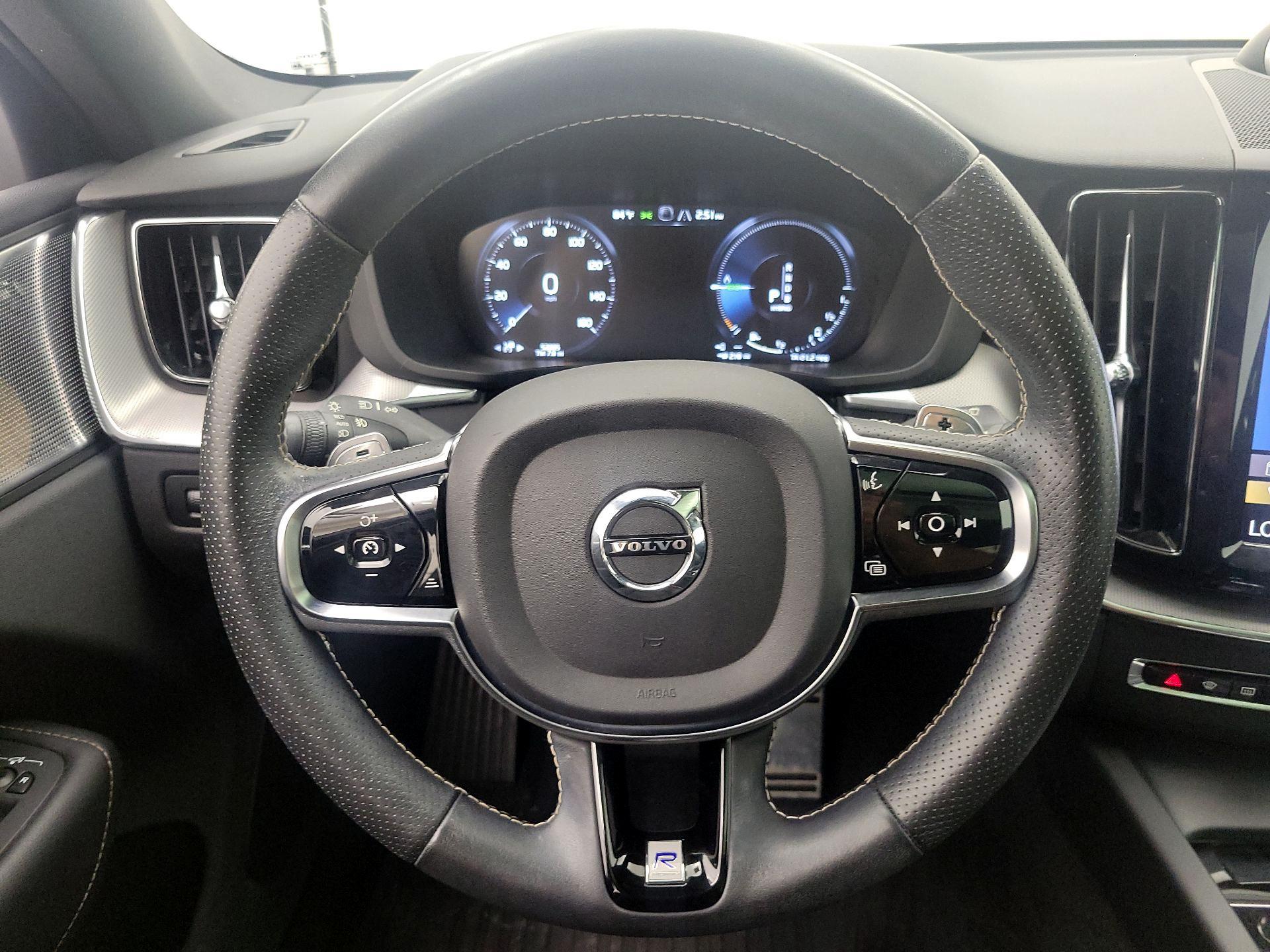 Thumbnail: 2019 Volvo XC60 - 10