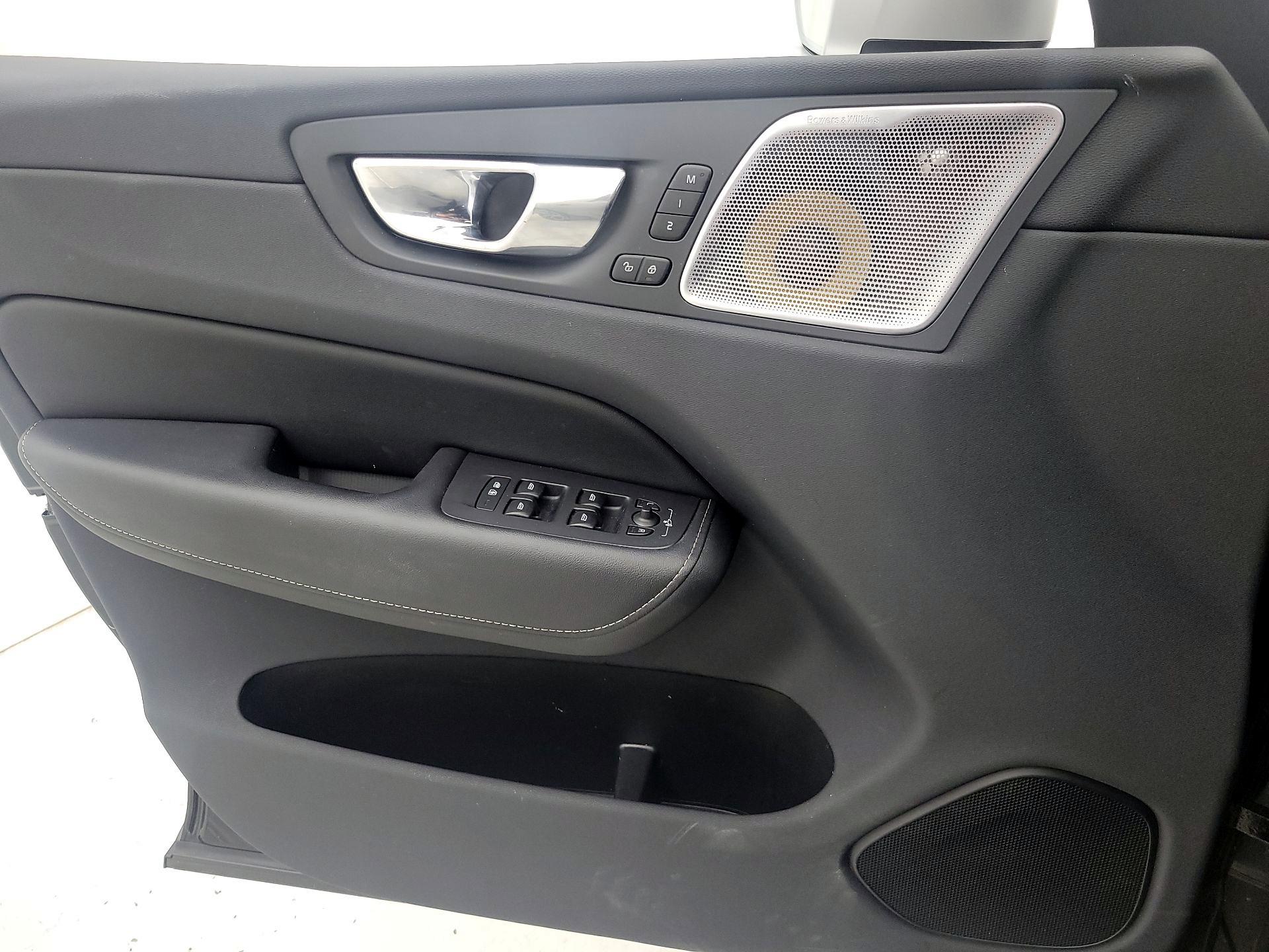 Thumbnail: 2019 Volvo XC60 - 12