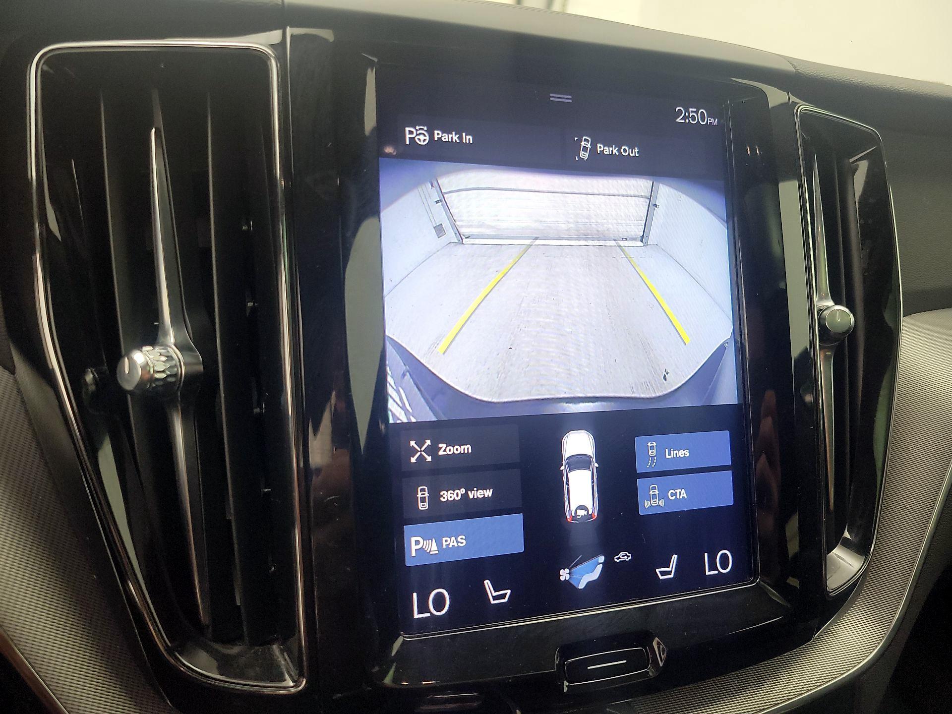 Thumbnail: 2019 Volvo XC60 - 15
