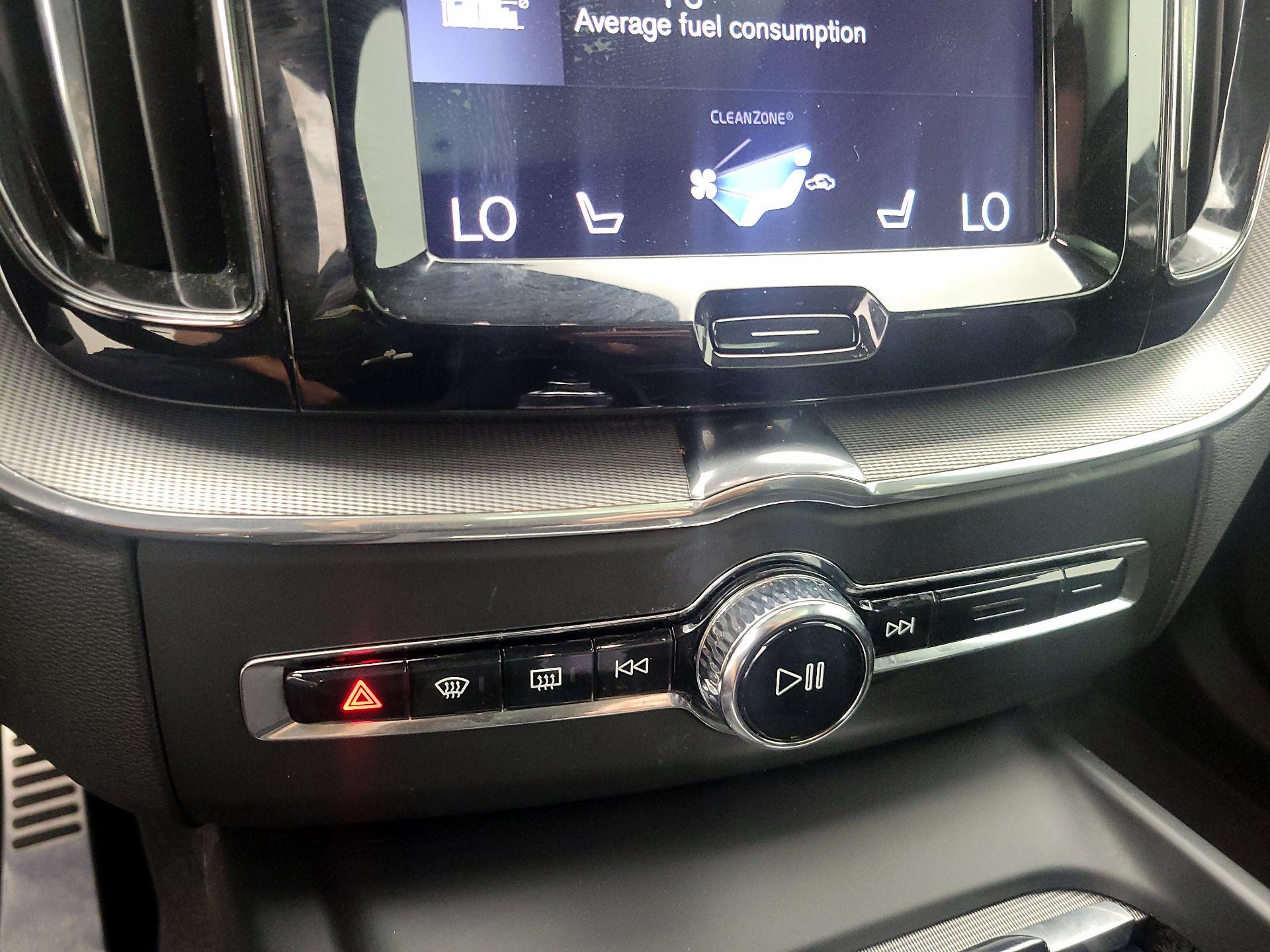 Thumbnail: 2019 Volvo XC60 - 17