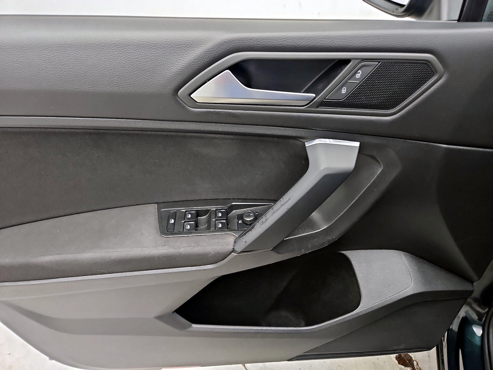 Thumbnail: 2019 Volkswagen Tiguan - 12