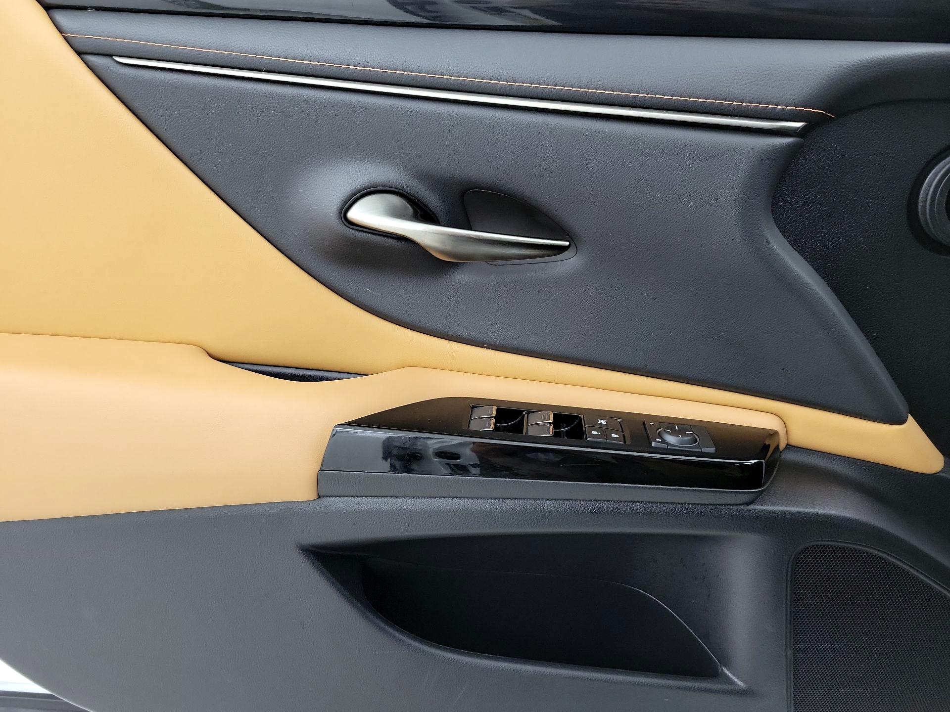 Thumbnail: 2022 Lexus ES - 12