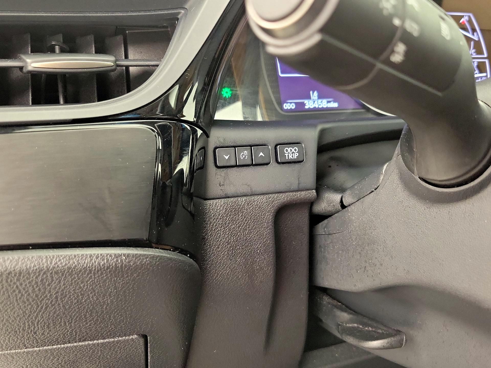 Thumbnail: 2022 Lexus ES - 13