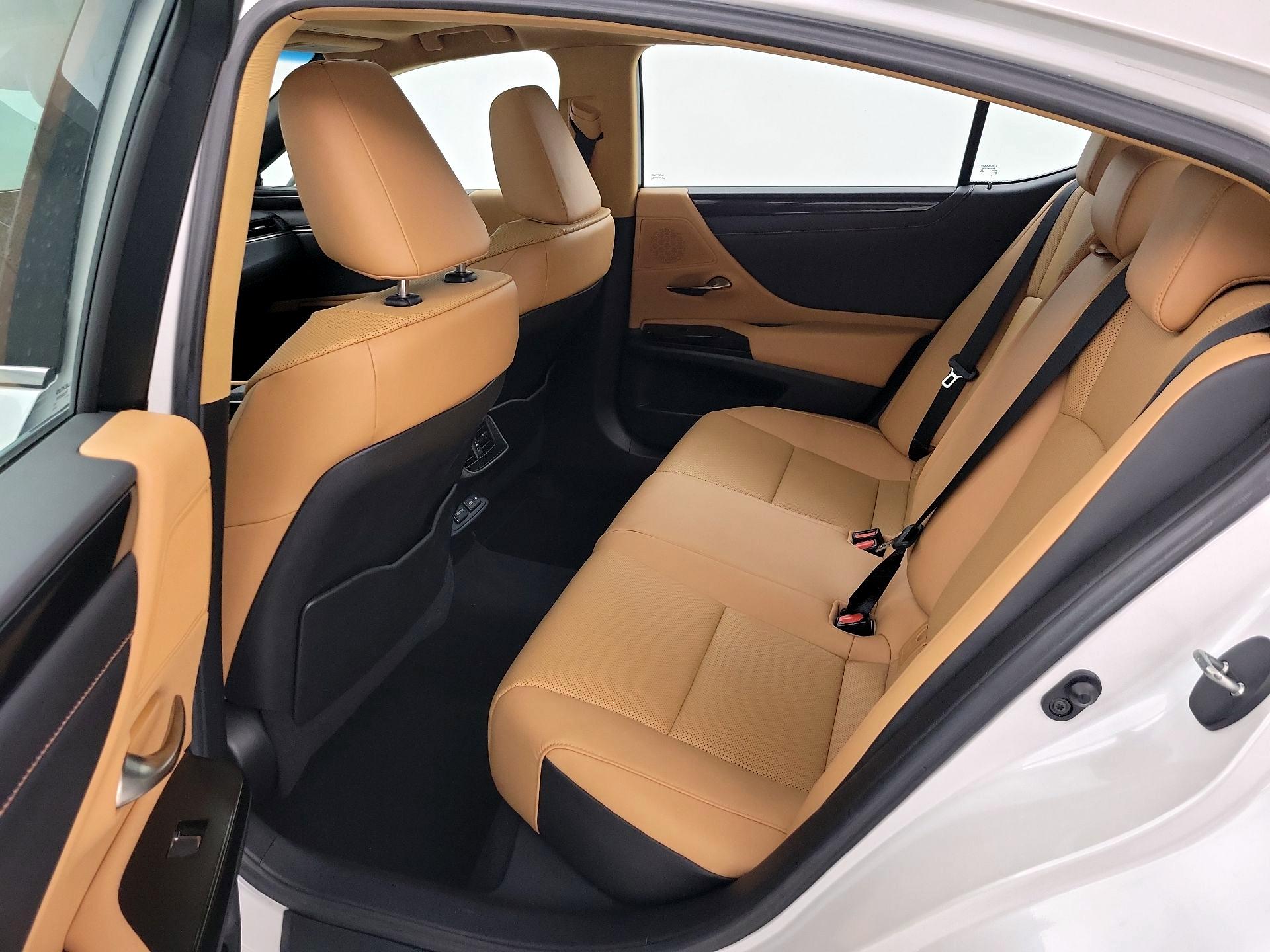 Thumbnail: 2022 Lexus ES - 20