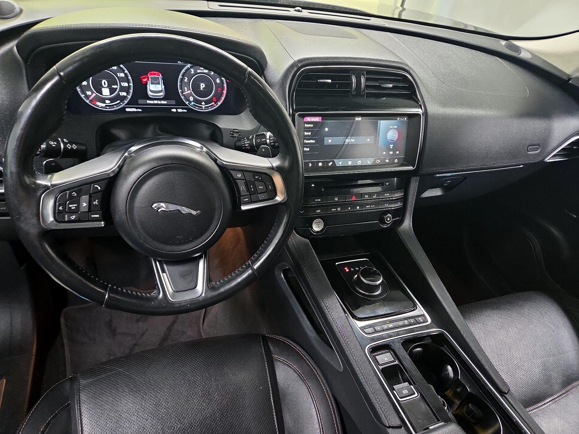Thumbnail: 2019 Jaguar F-Pace - 9