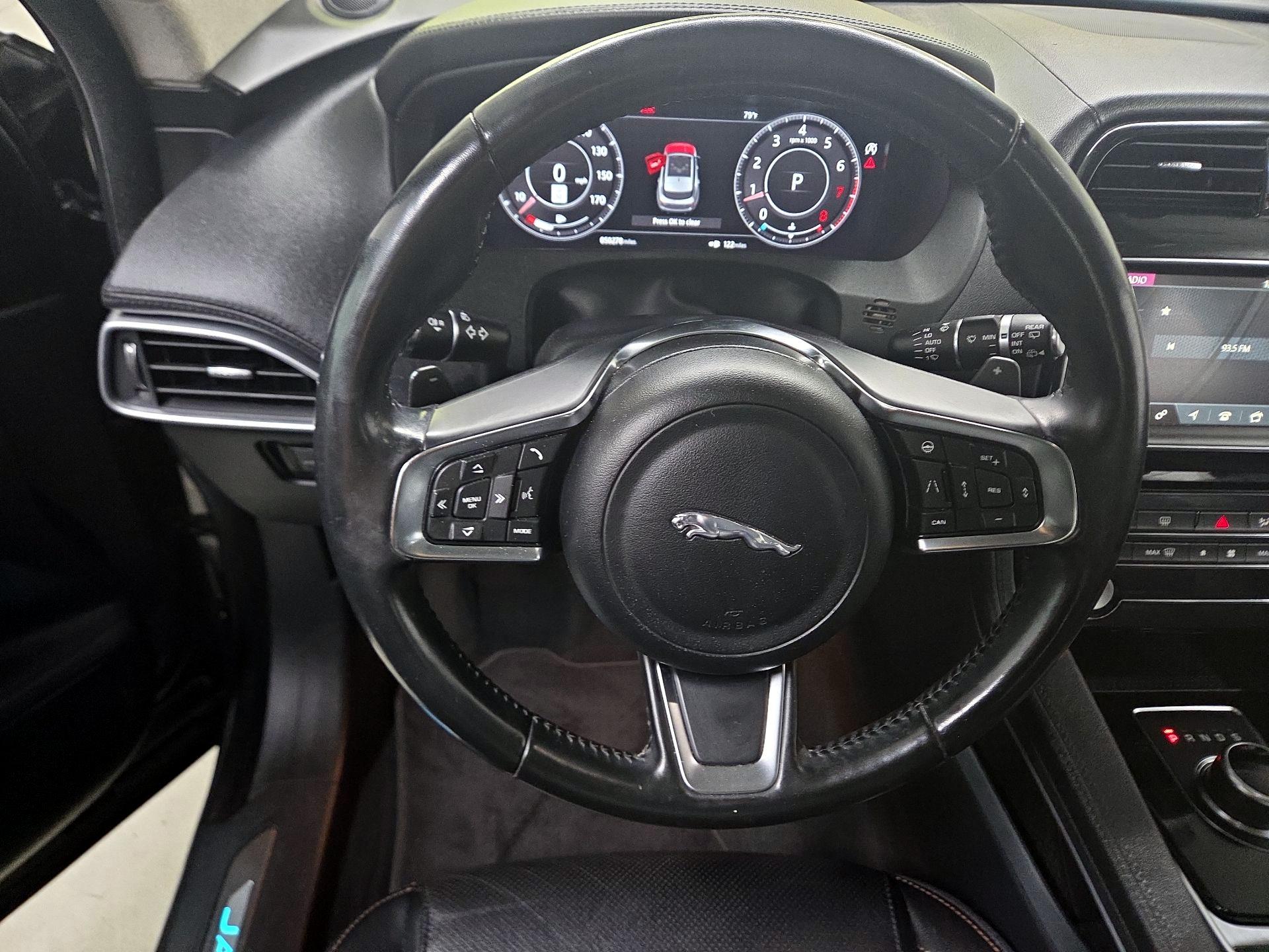 Thumbnail: 2019 Jaguar F-Pace - 10