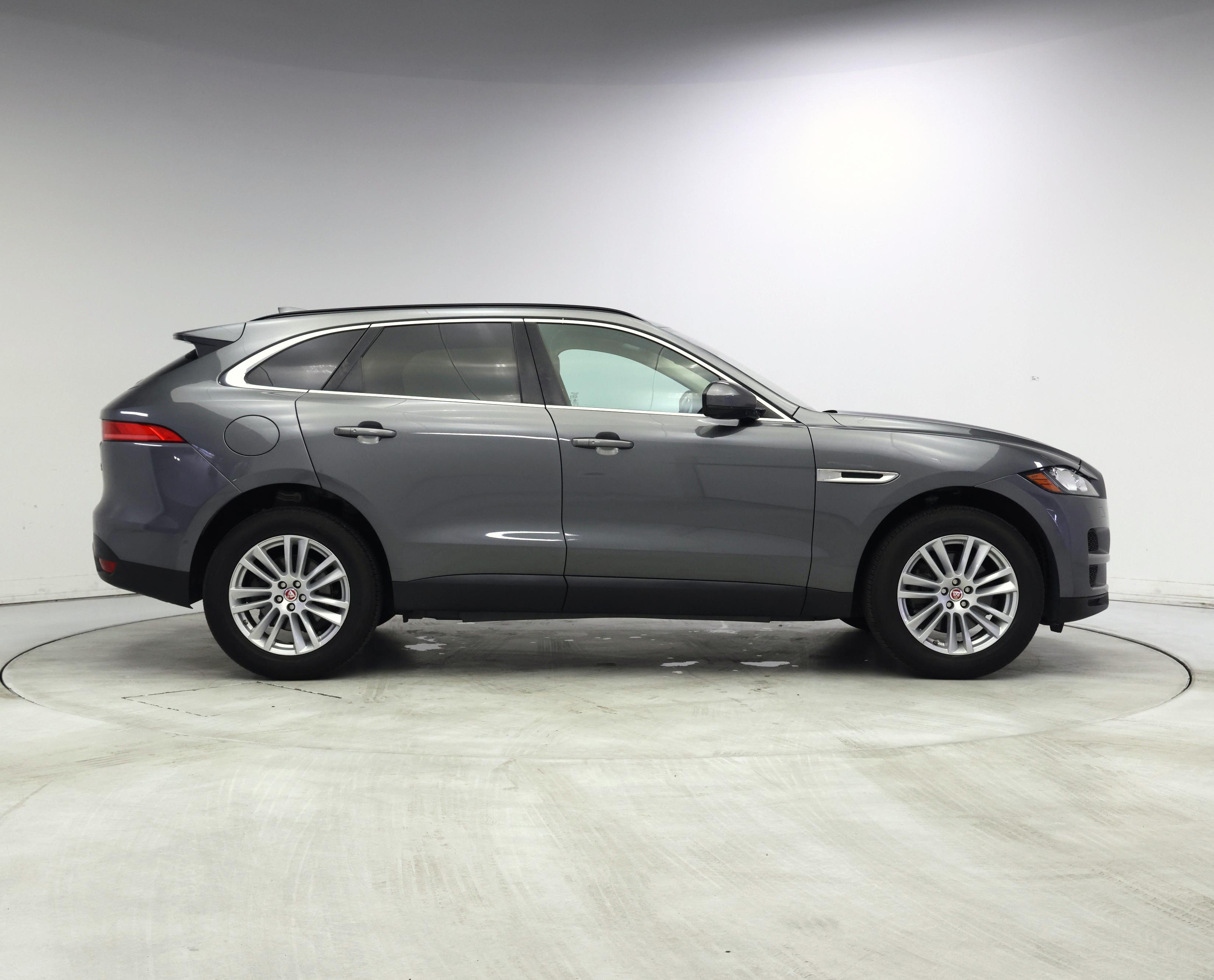 Thumbnail: 2019 Jaguar F-Pace - 7
